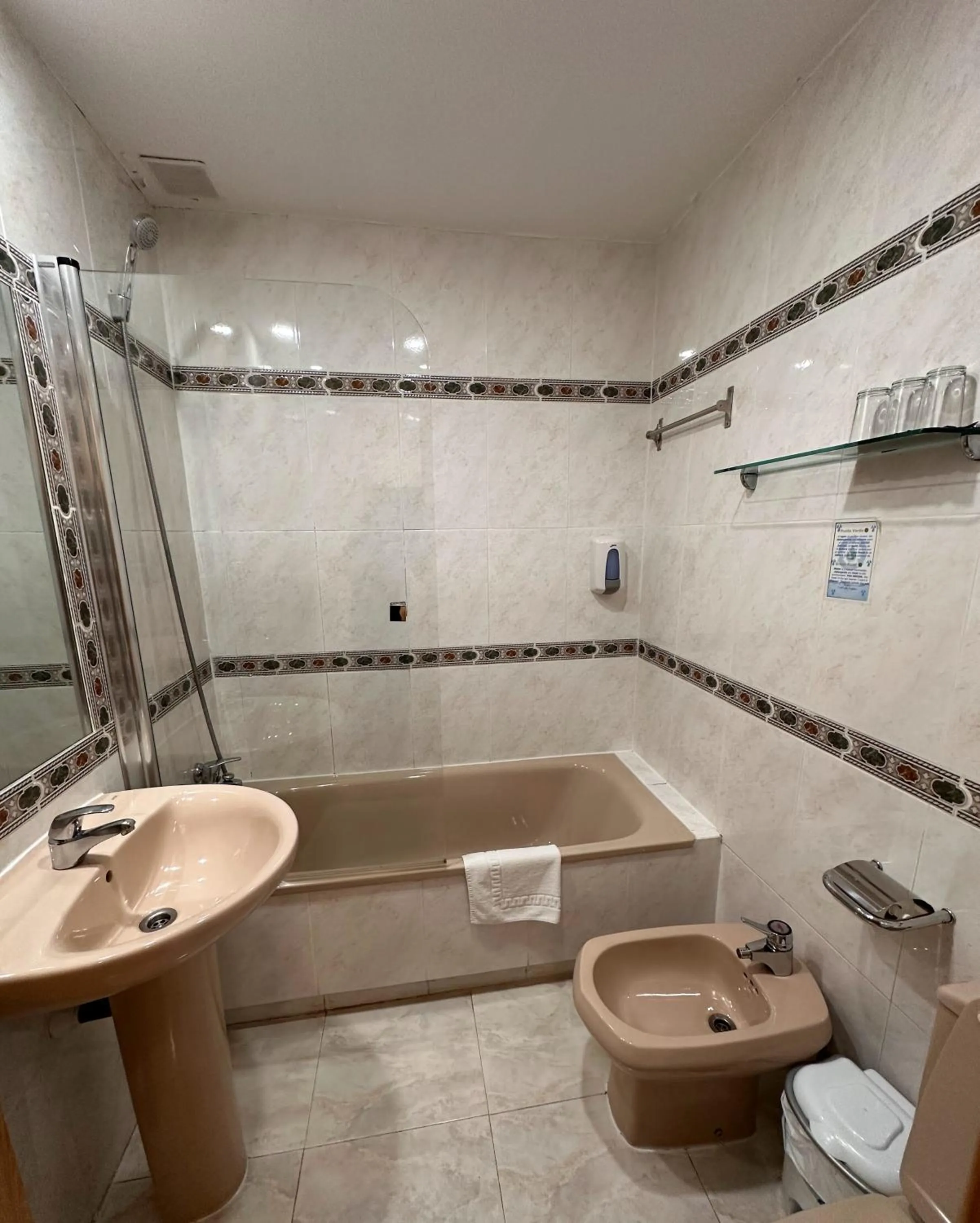 Bathroom in Hostal Toledo