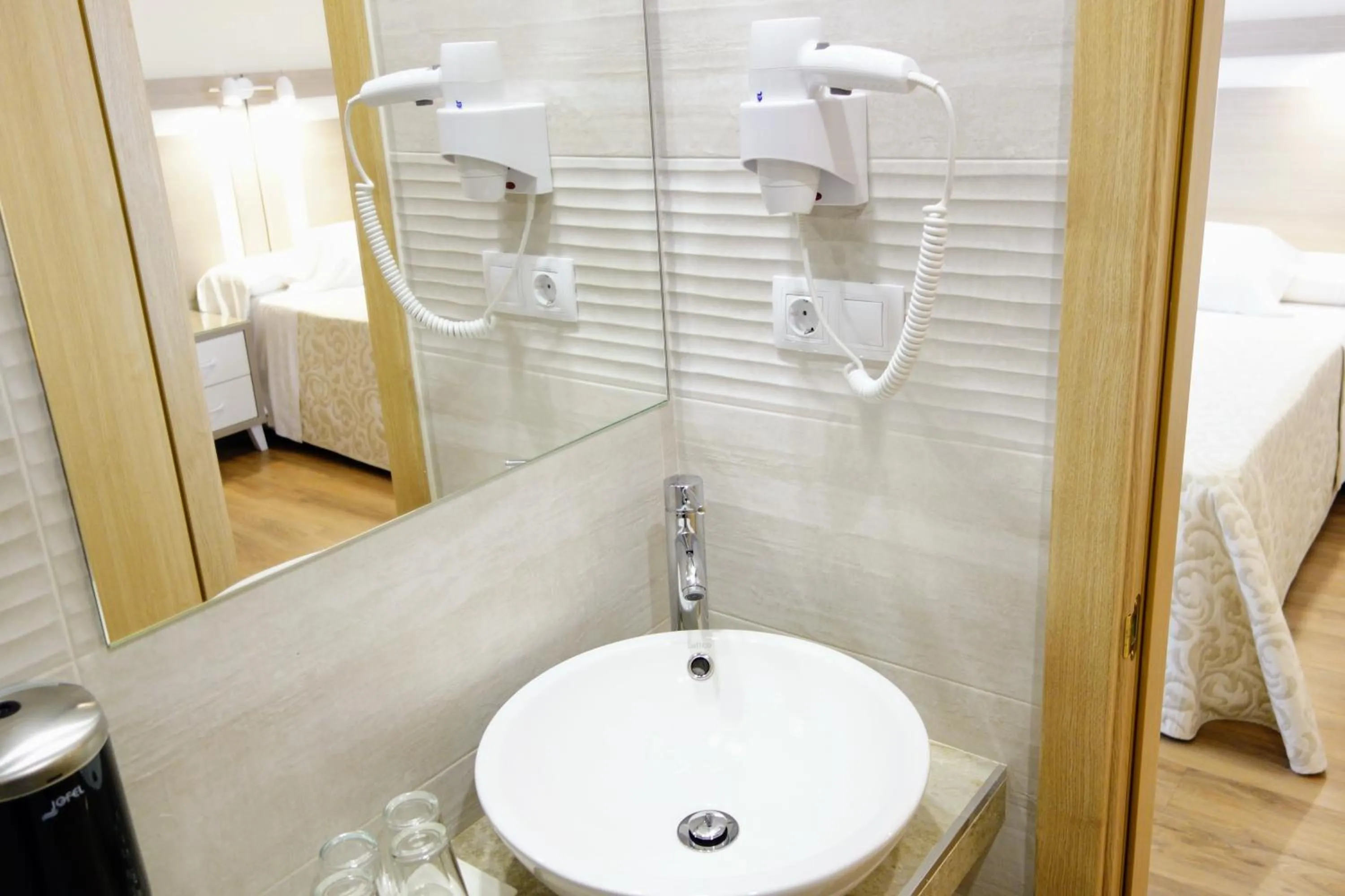 Shower in Hostal Toledo