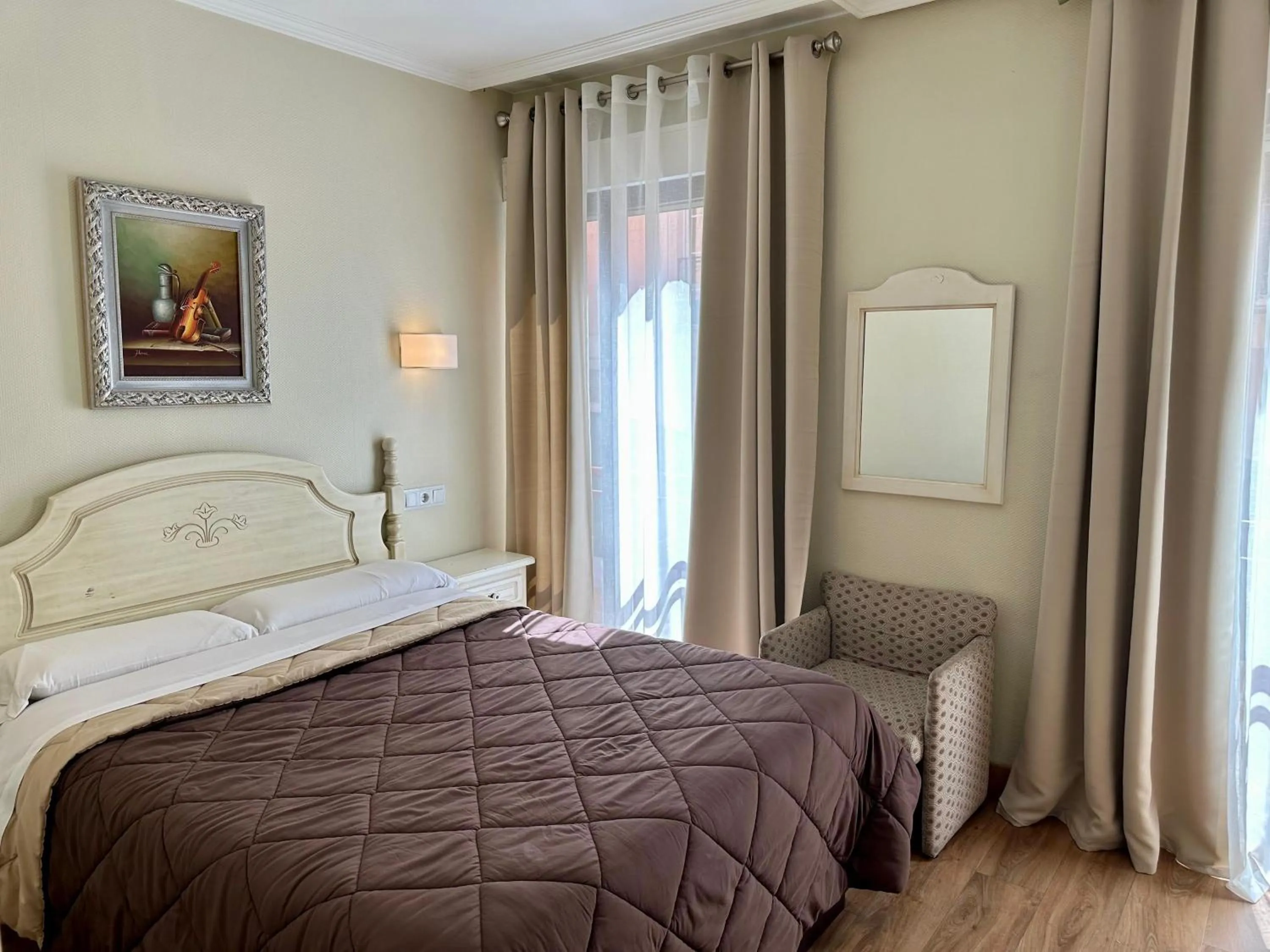 Bedroom, Bed in Hostal Toledo