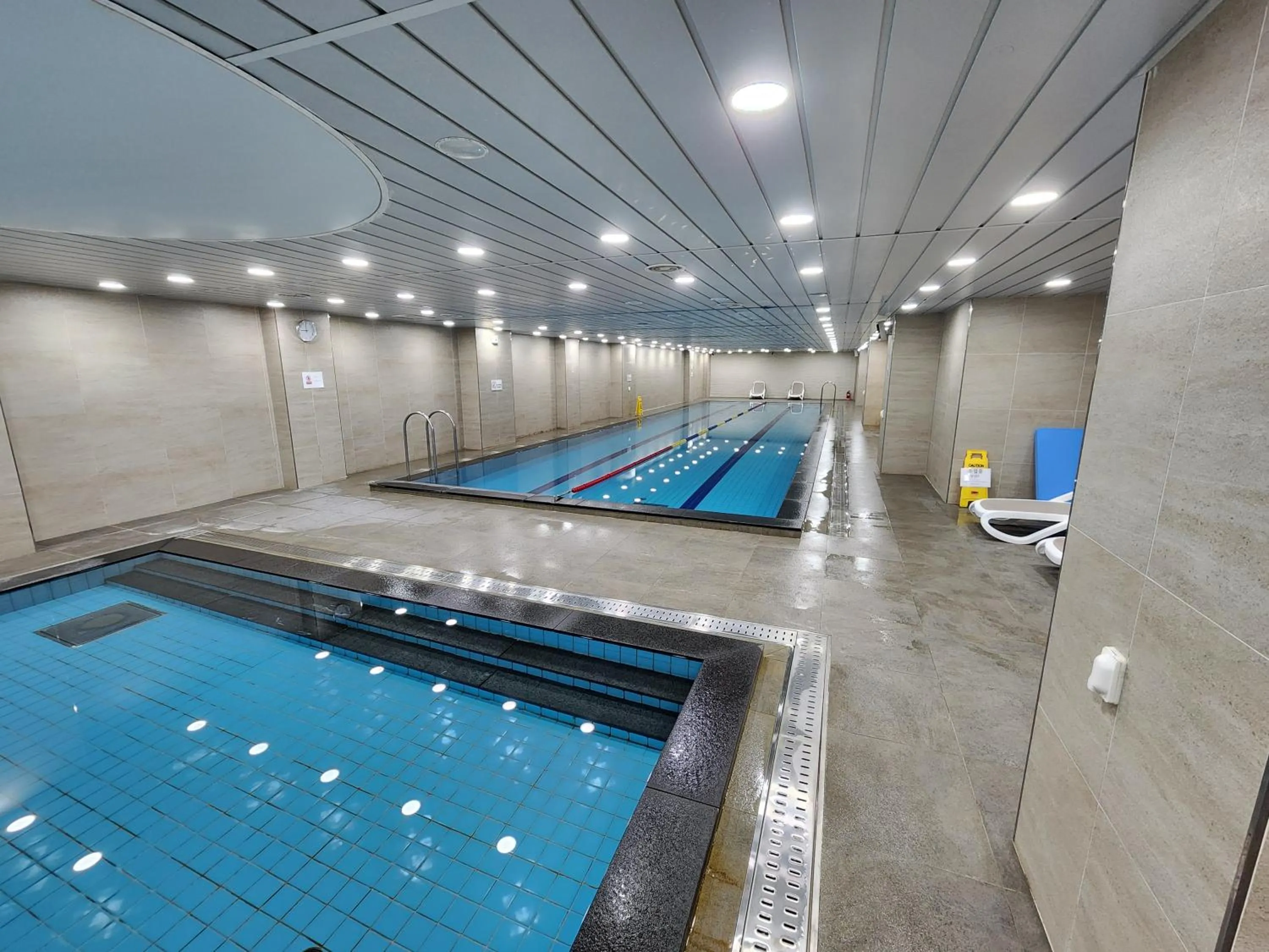 Swimming pool in Seogwipo JS Hotel