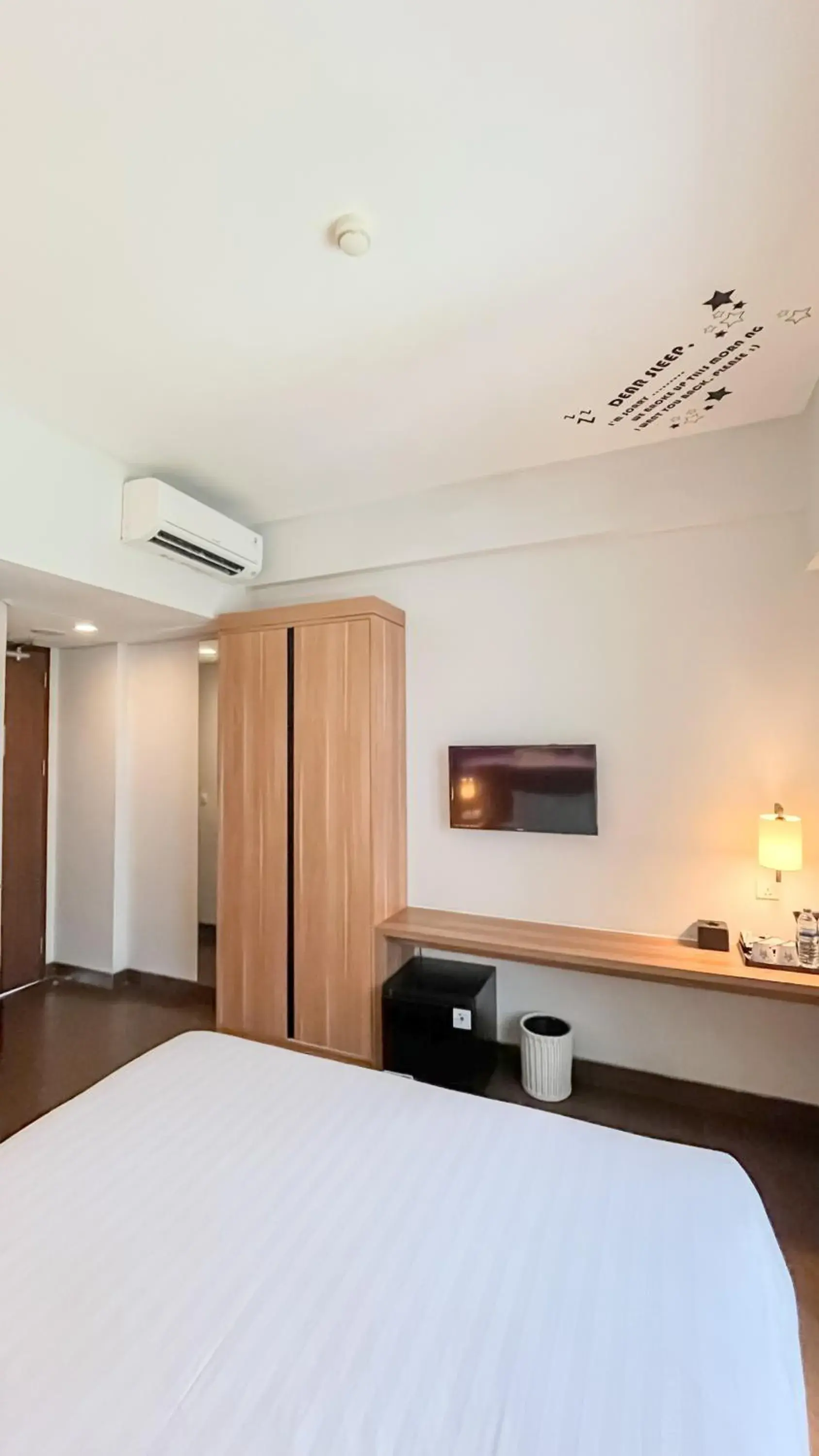 Restaurant/places to eat, Bed in Fame Hotel Sunset Road Restaurant/places to eat, Bed in Fame Hotel Sunset Road