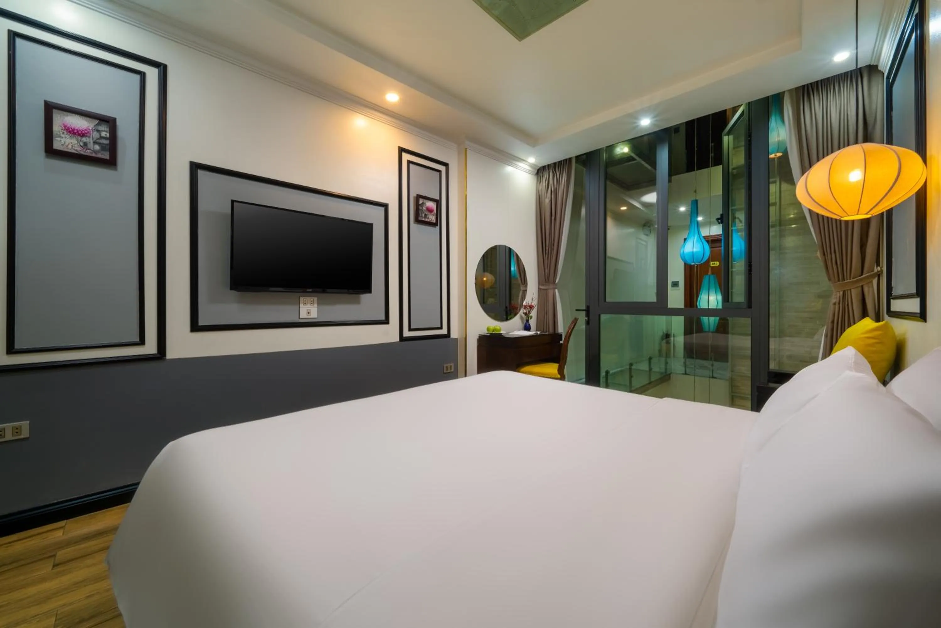 TV and multimedia, Bed in Bella Rosa Suite Hotel & Spa