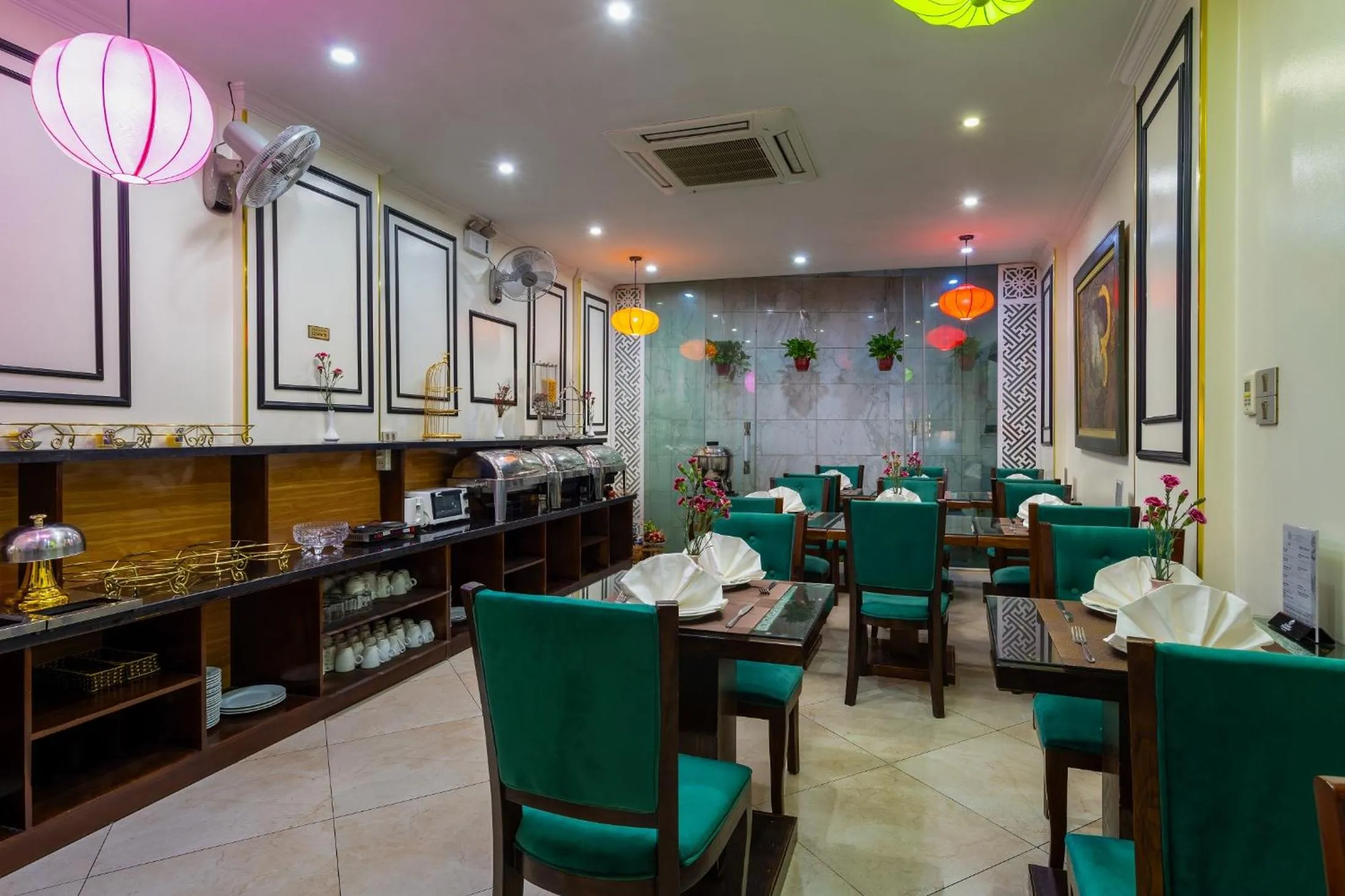 Restaurant/places to eat in Bella Rosa Suite Hotel & Spa