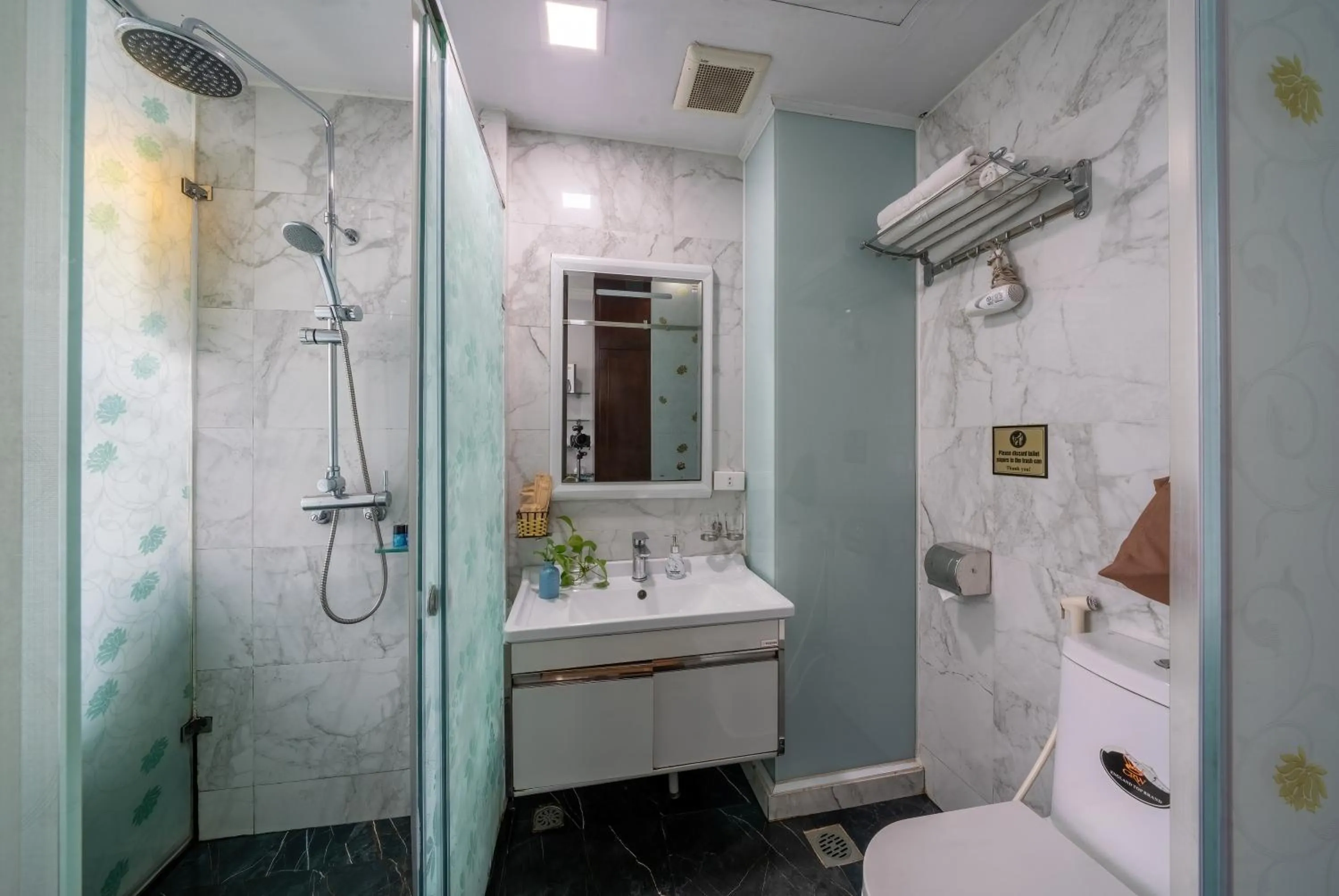 Toilet in Bella Rosa Suite Hotel & Spa