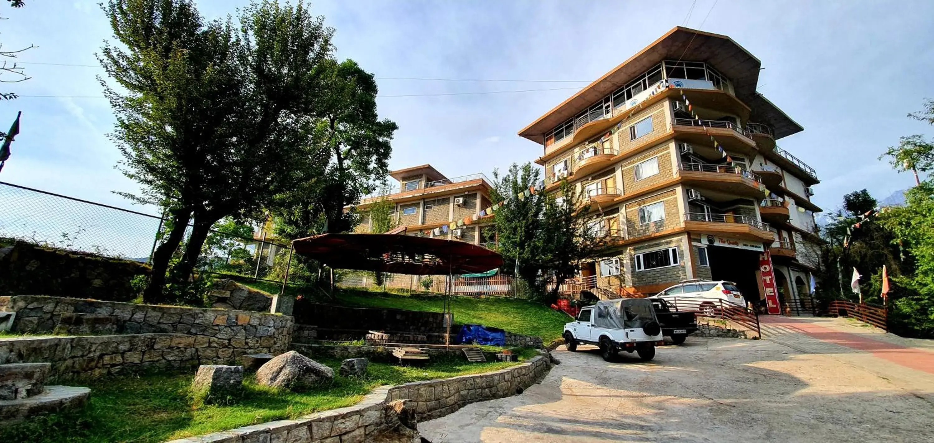 Property building in Quartz Himalayan Brothers Property building in Quartz Himalayan Brothers