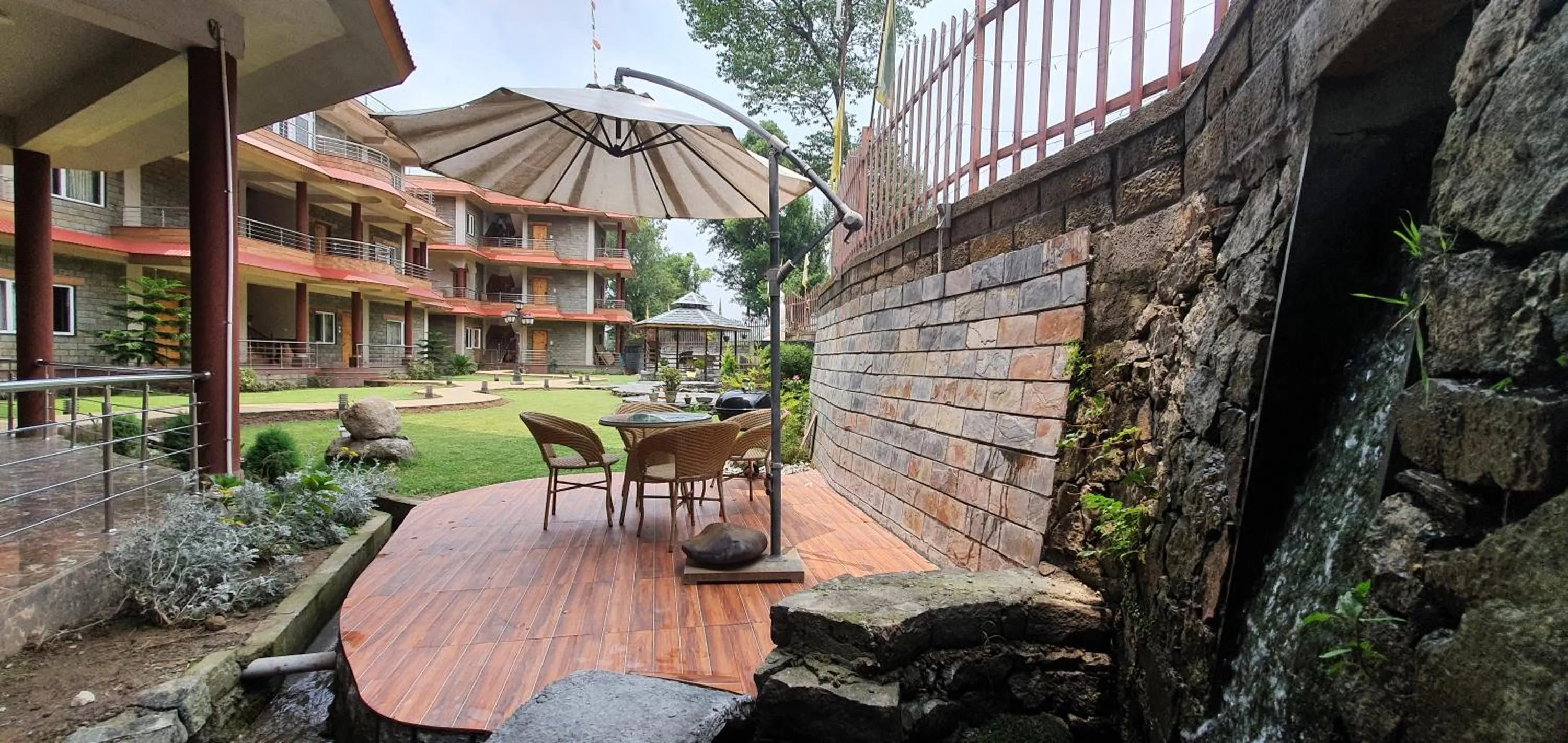 Garden in Quartz Himalayan Brothers