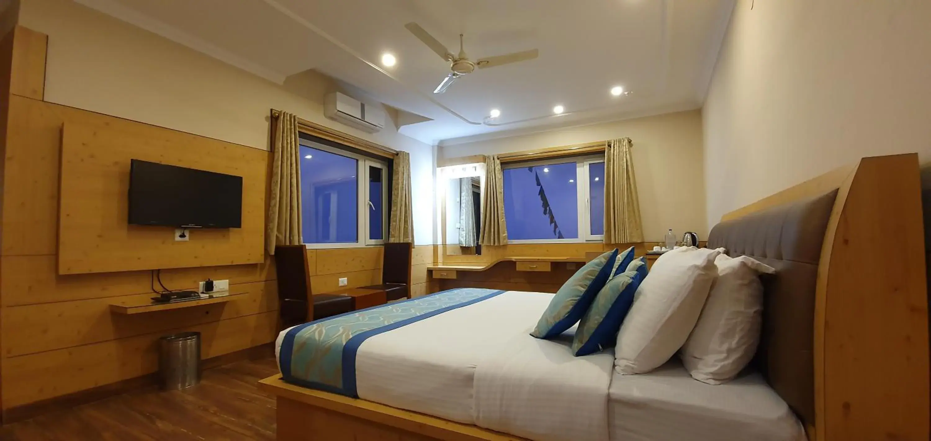 Double Room with Balcony - single occupancy in Quartz Himalayan Brothers Double Room with Balcony - single occupancy in Quartz Himalayan Brothers