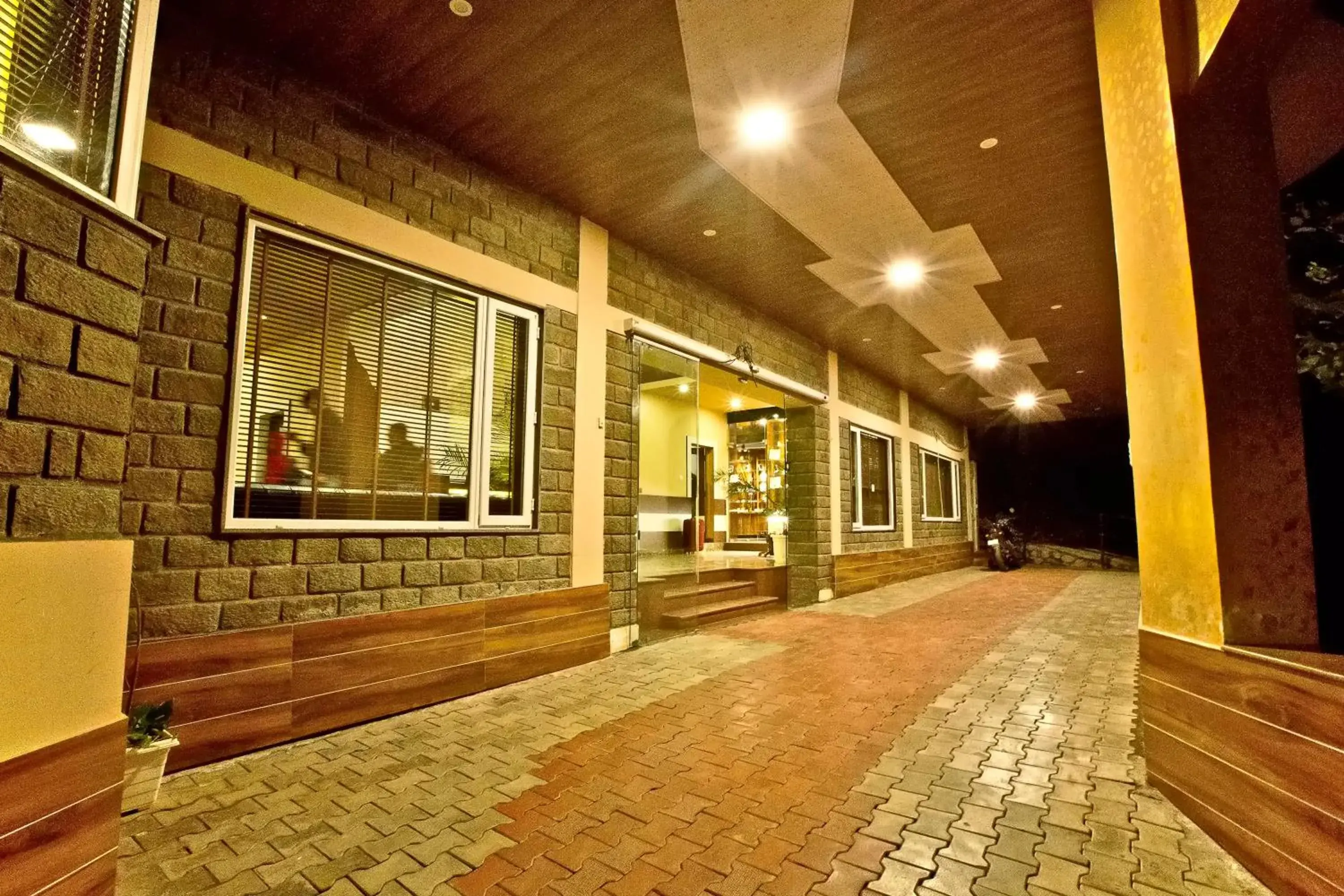 Facade/entrance in Quartz Himalayan Brothers Facade/entrance in Quartz Himalayan Brothers