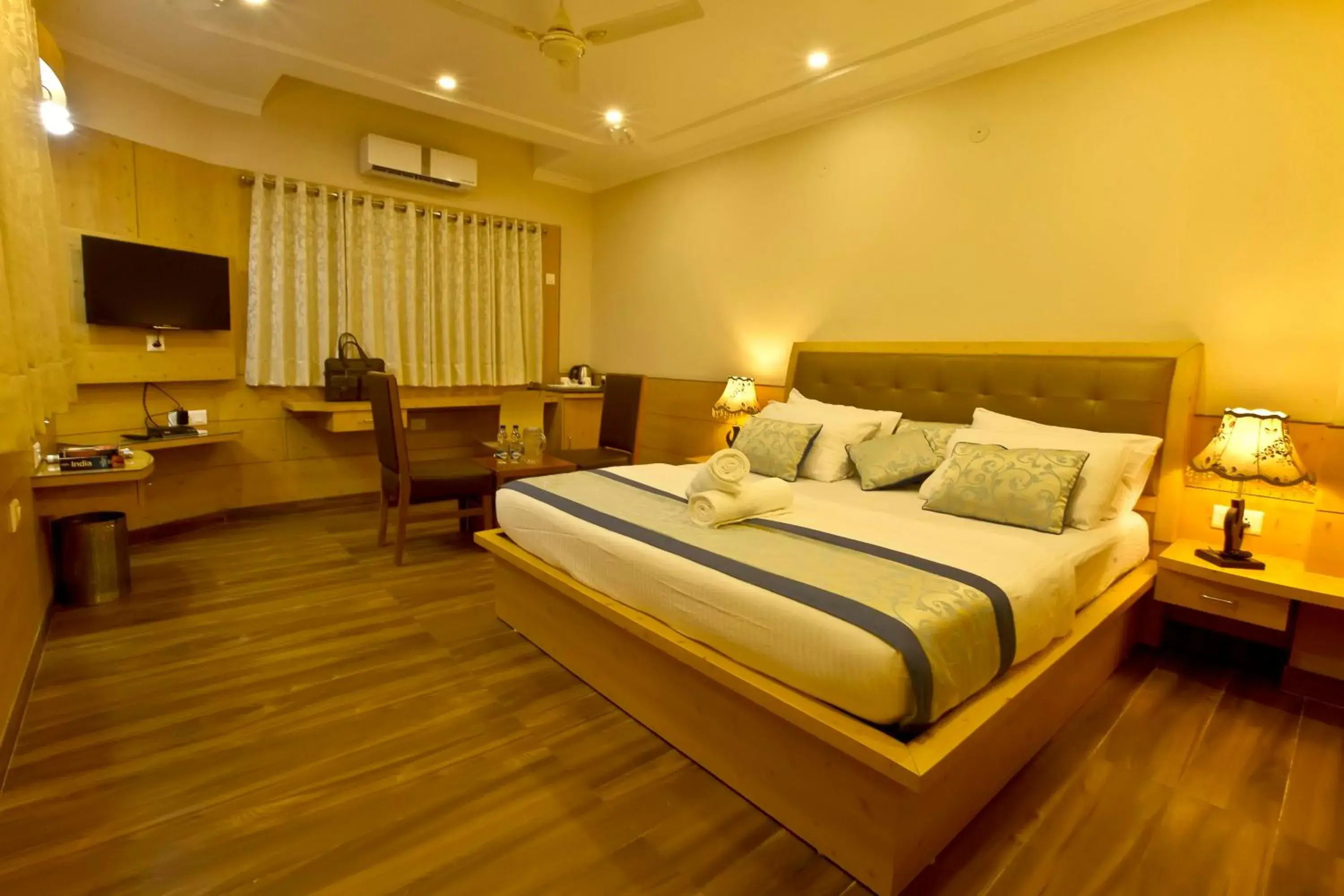 Photo of the whole room, Bed in Quartz Himalayan Brothers Photo of the whole room, Bed in Quartz Himalayan Brothers