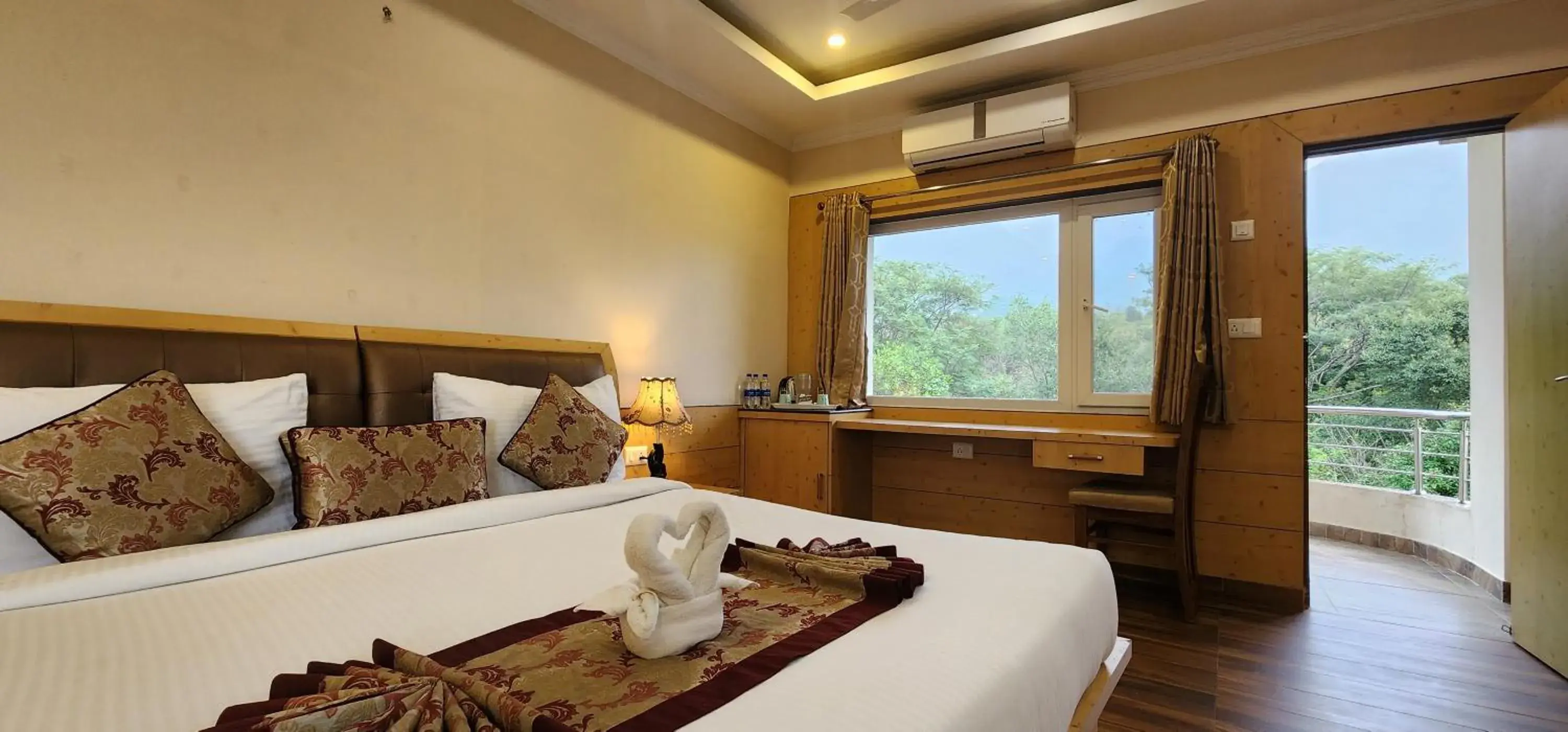 Bed in Quartz Himalayan Brothers Bed in Quartz Himalayan Brothers