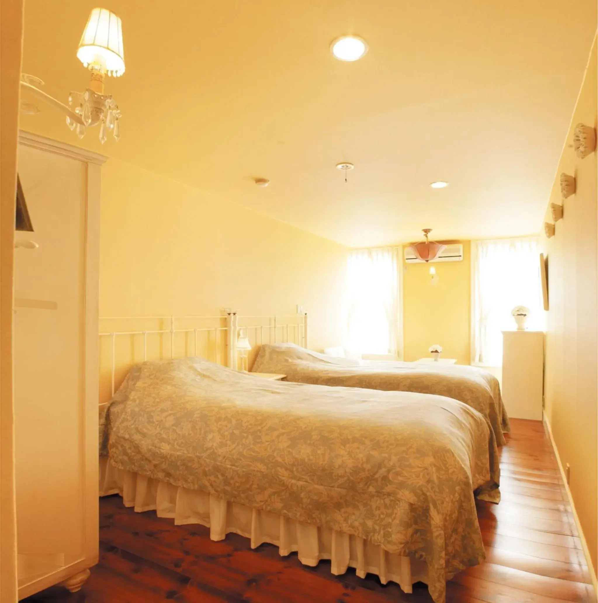 Photo of the whole room, Bed in Mistral Photo of the whole room, Bed in Mistral