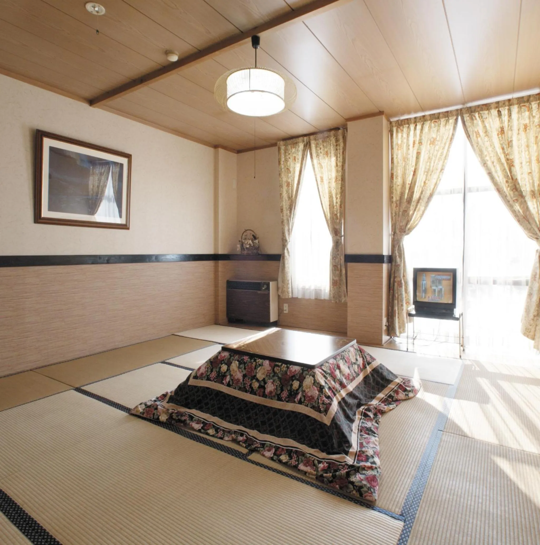 Photo of the whole room, Bed in Mistral