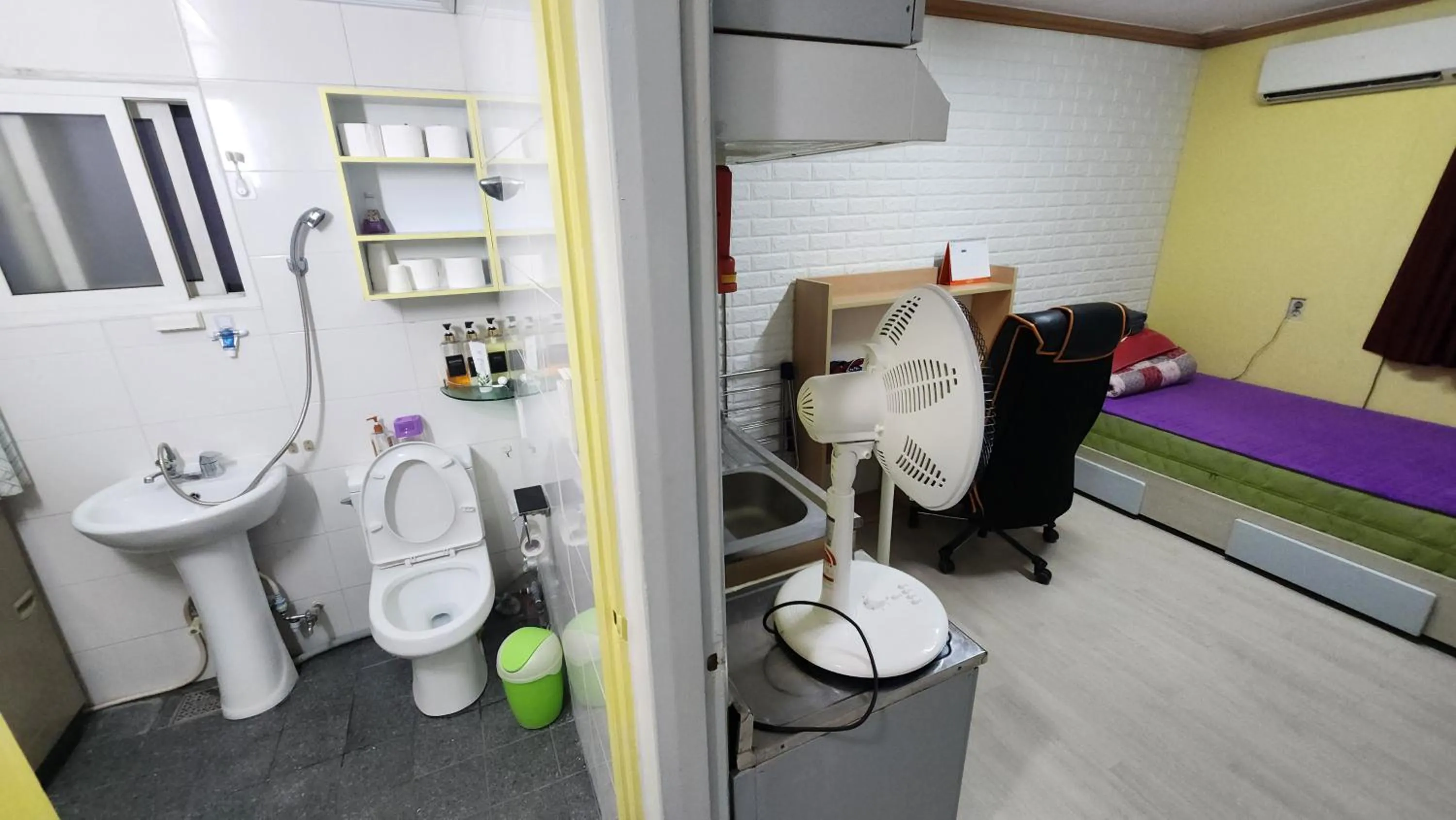 Photo of the whole room in Daejeon Guesthouse Sky Garden