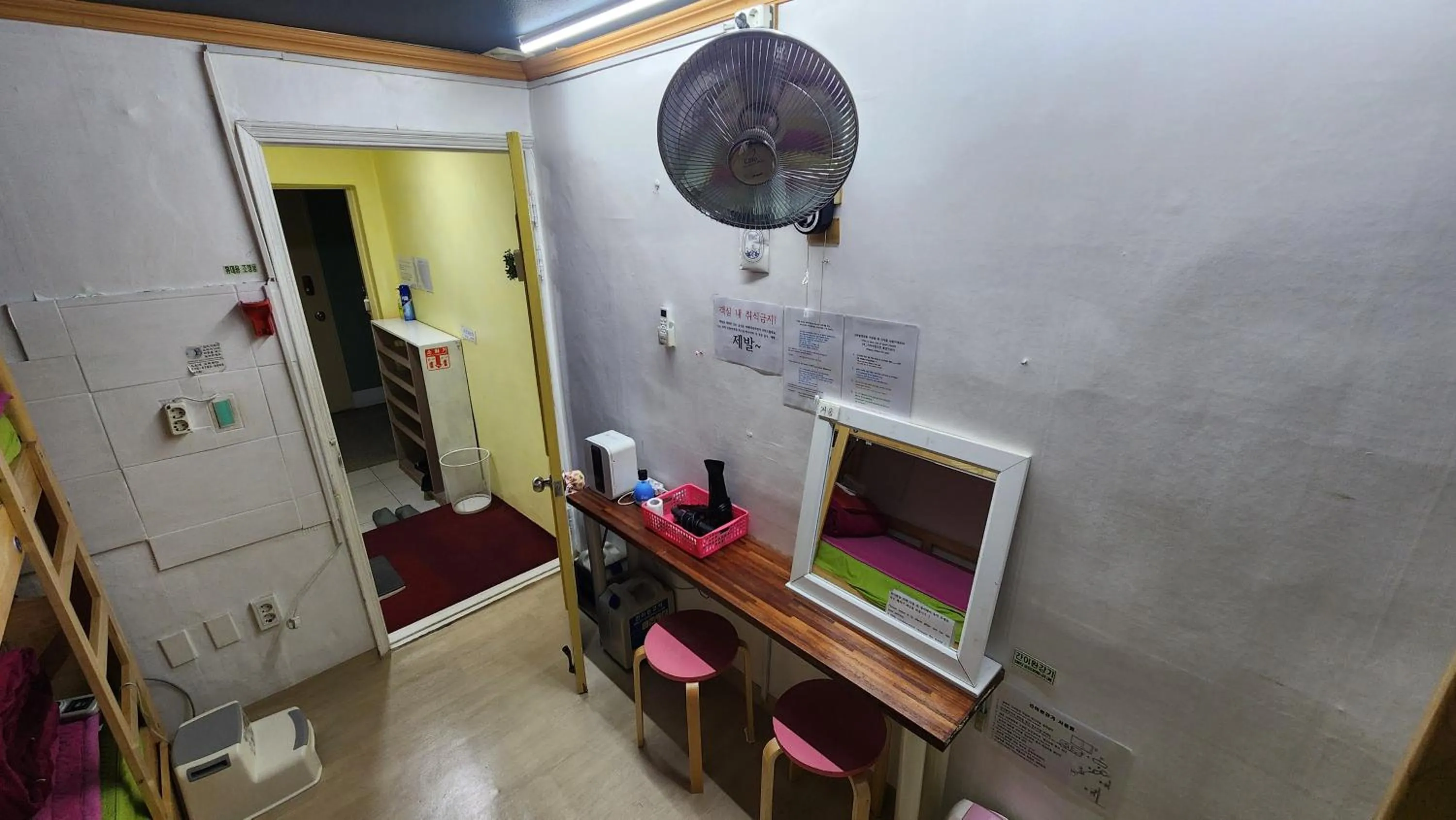 Photo of the whole room in Daejeon Guesthouse Sky Garden