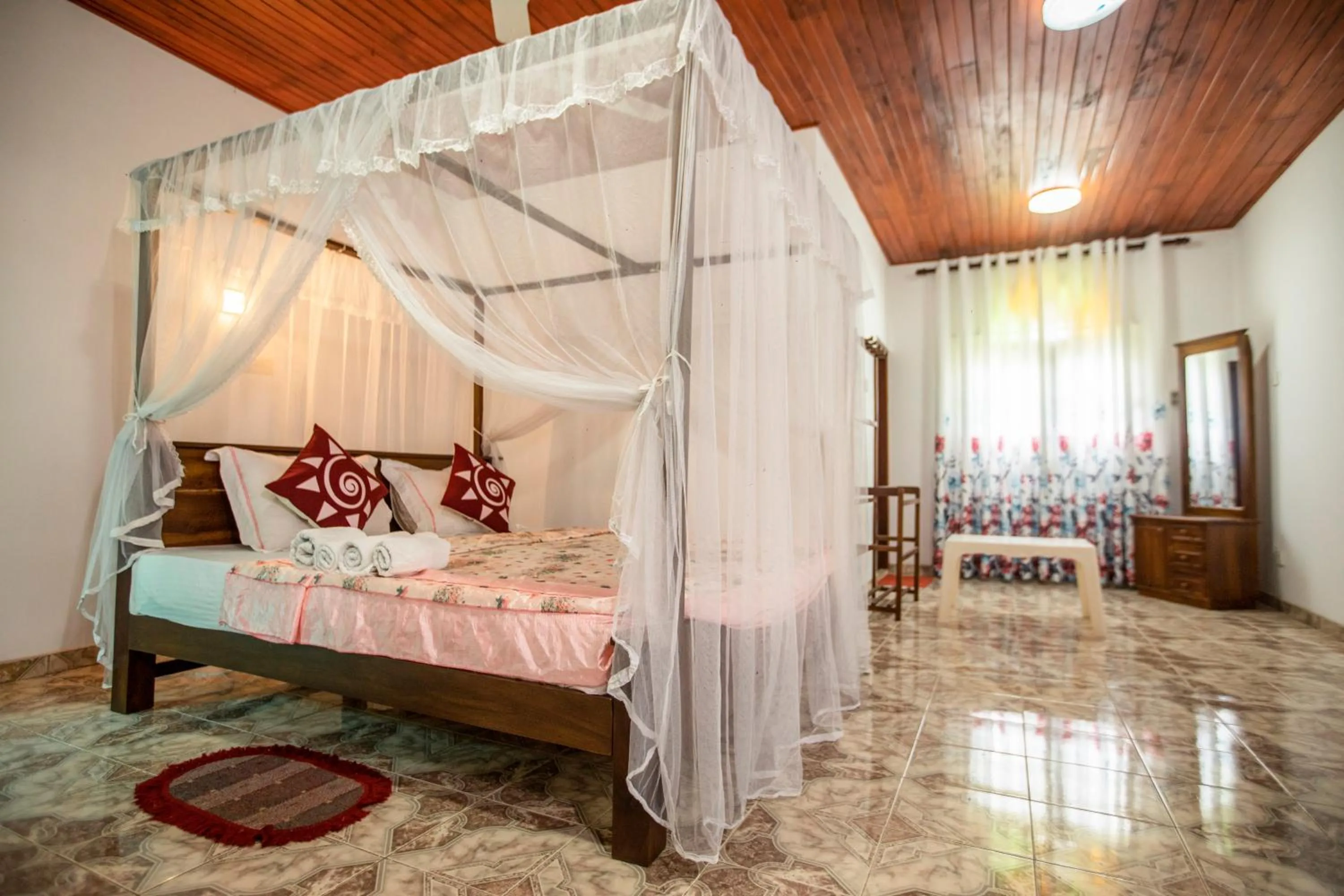 Deluxe Double Room with Bath in Three Shades