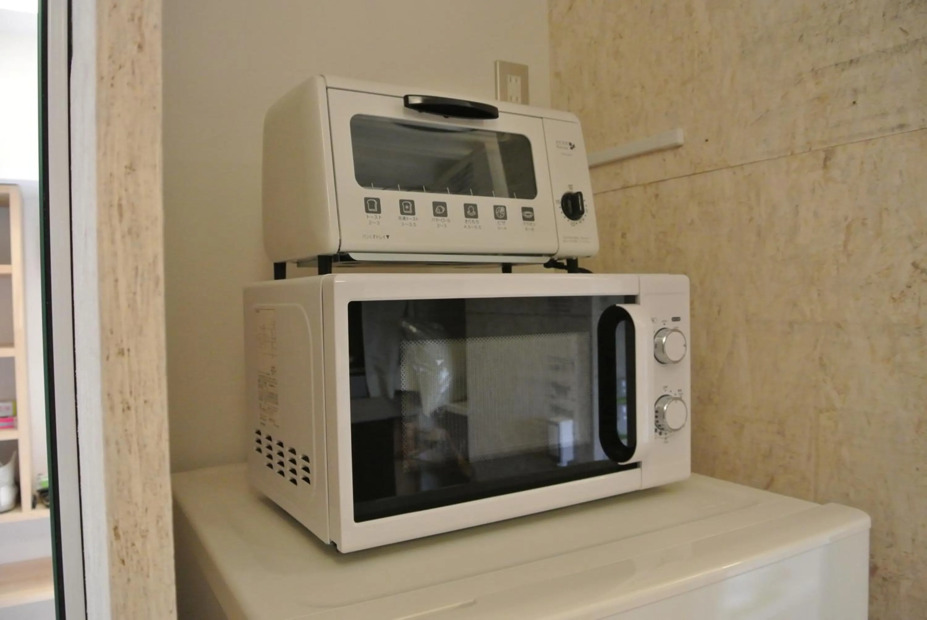 Communal kitchen in Backpackers Hotel NOOSA JAPAN in Takatsuki Tonda