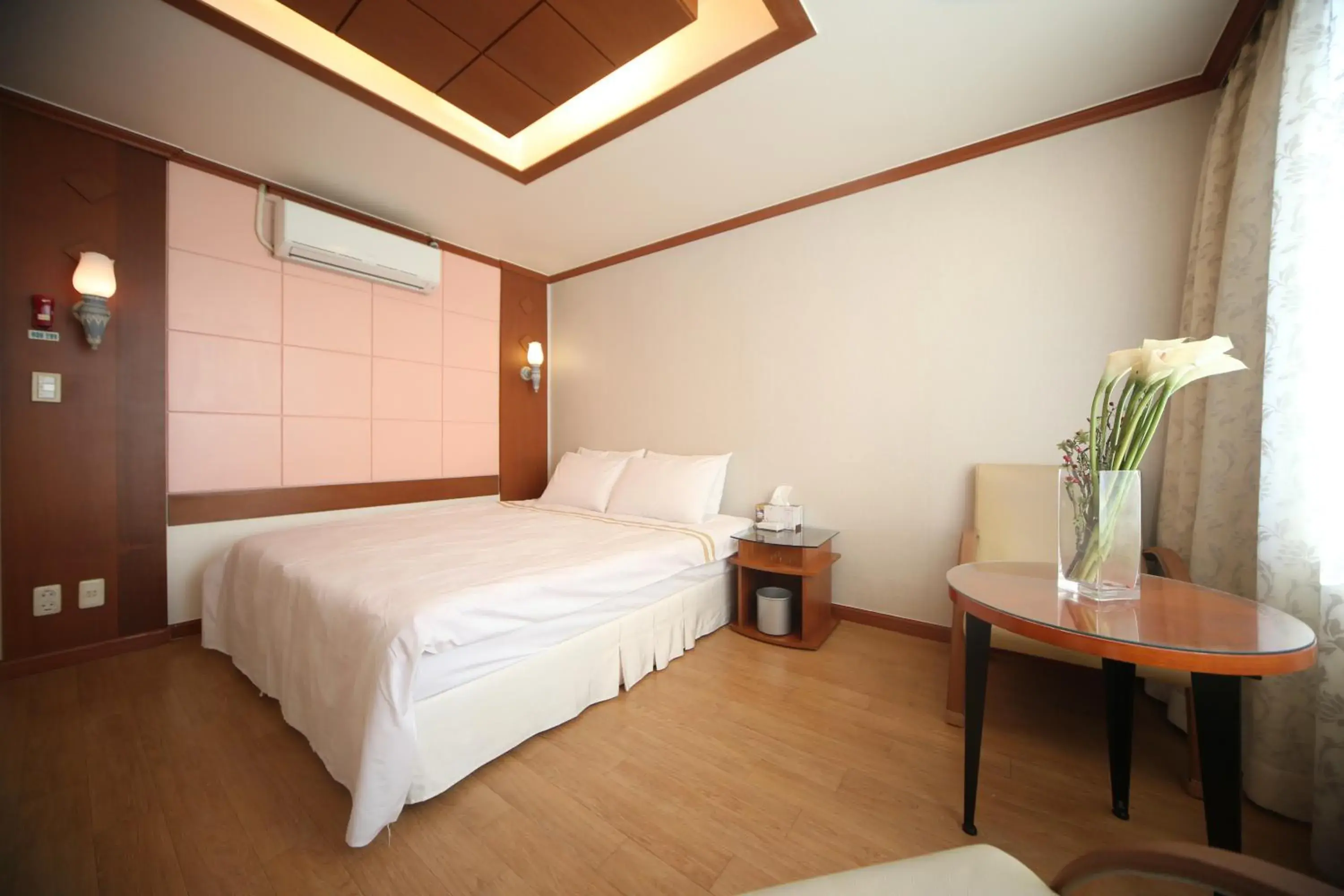 Bed in Nova Motel Bed in Nova Motel