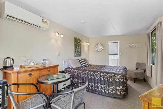 Bed in Waitomo Caves Guest Lodge