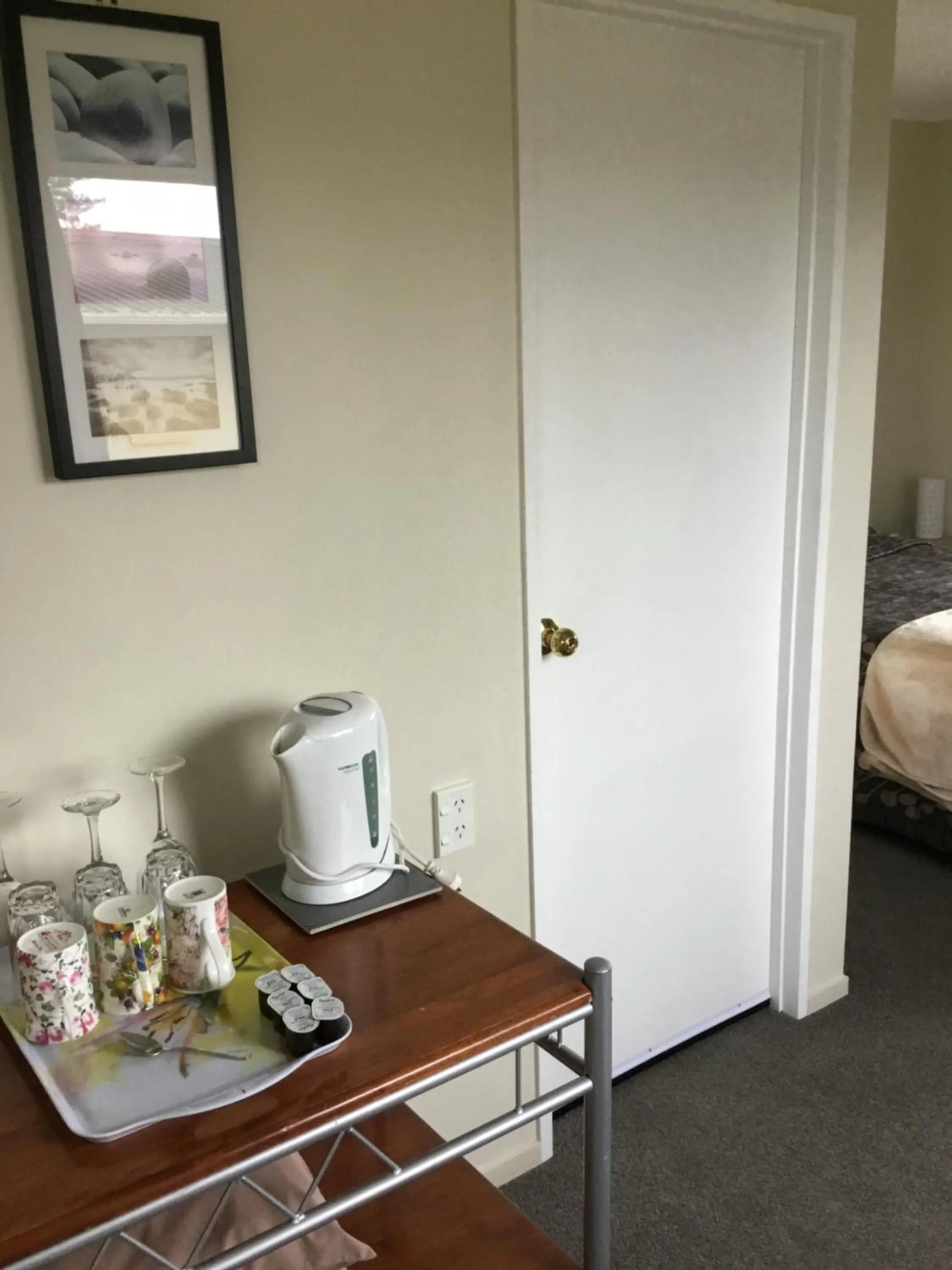 Coffee/tea facilities, Bed in Waitomo Caves Guest Lodge