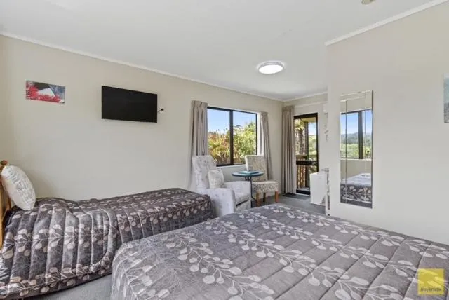 Bed in Waitomo Caves Guest Lodge