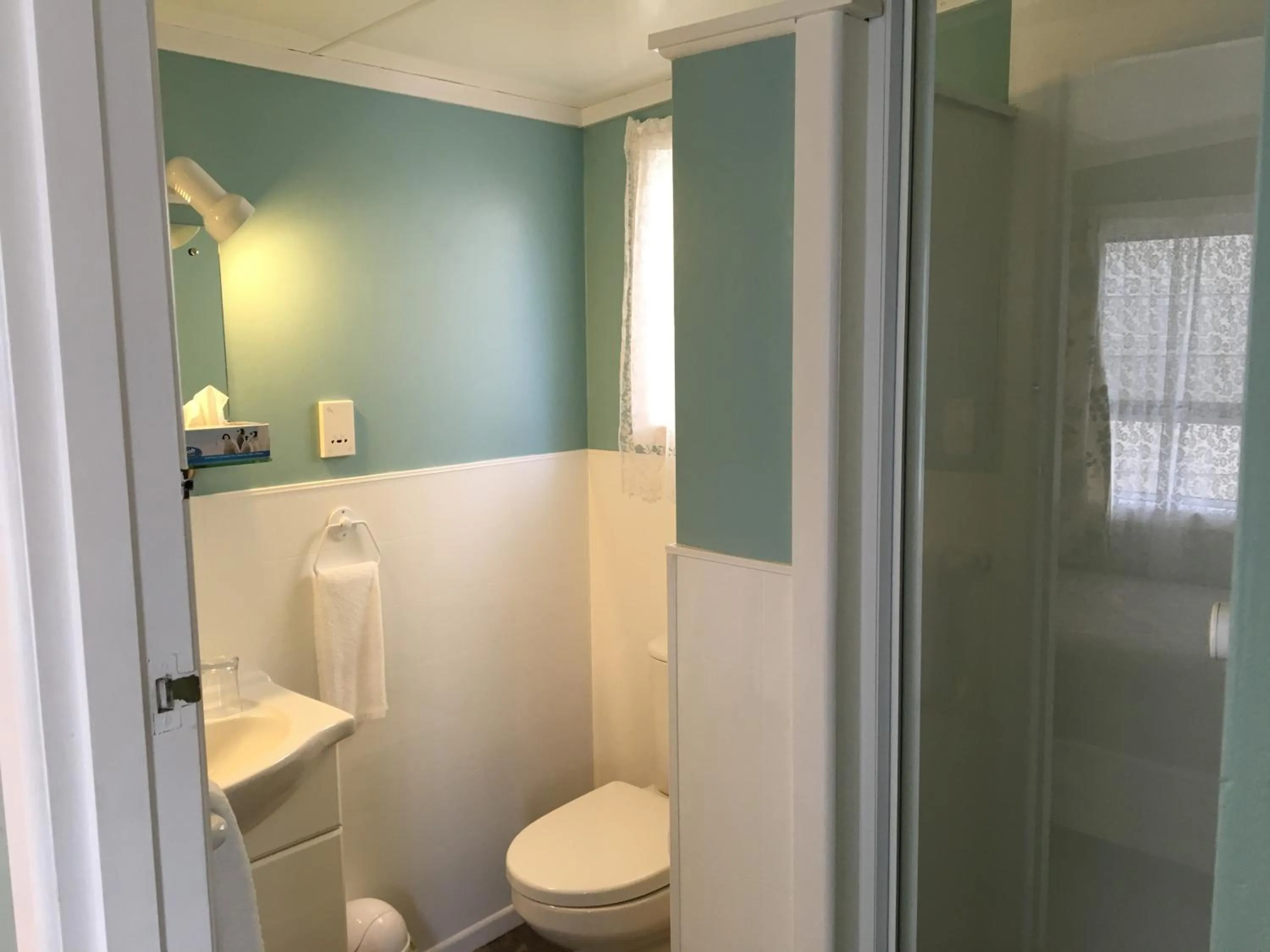 Shower in Waitomo Caves Guest Lodge