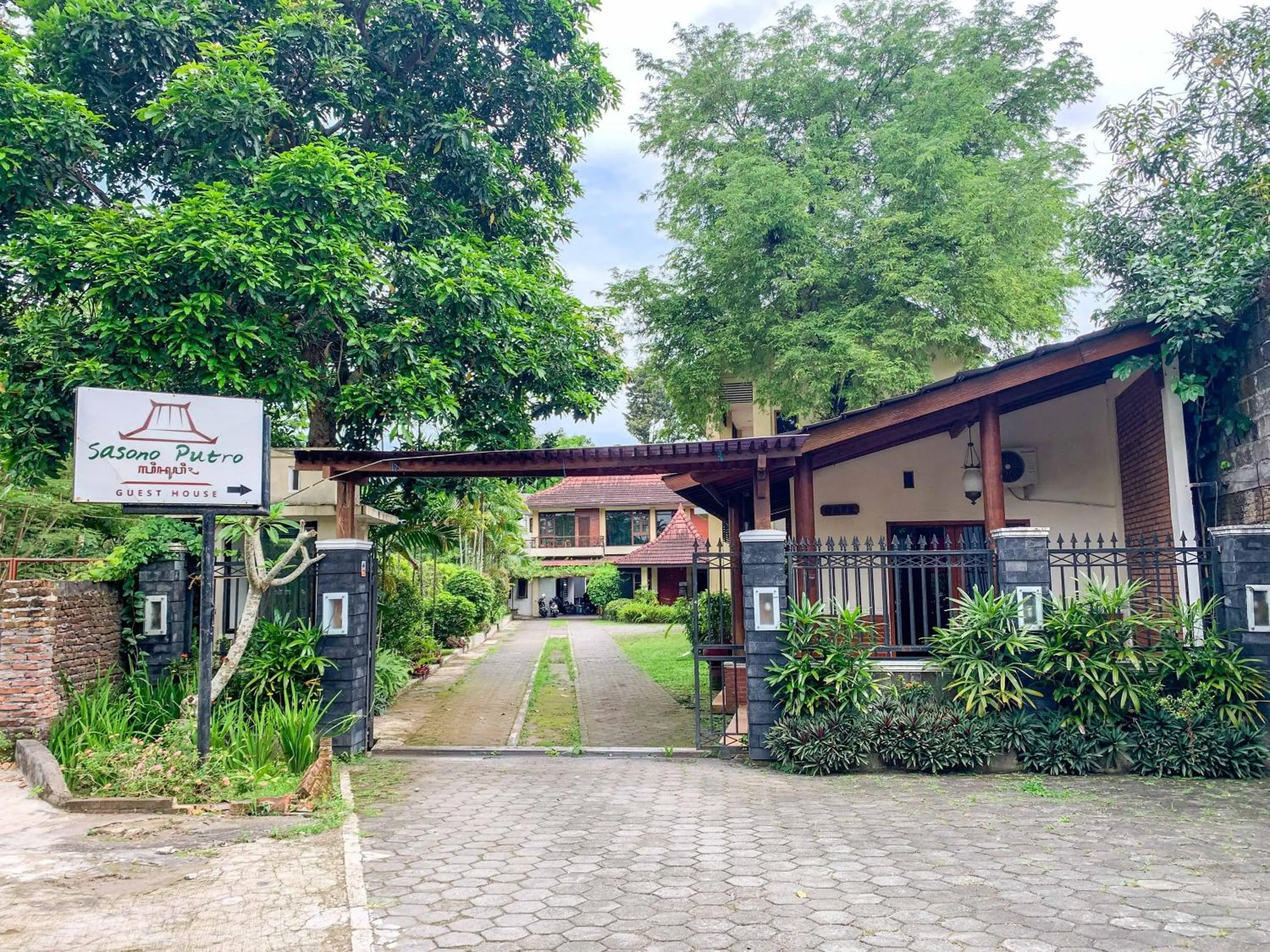 Property building in Urbanview Sasono Putro Condoongcatur by RedDoorz