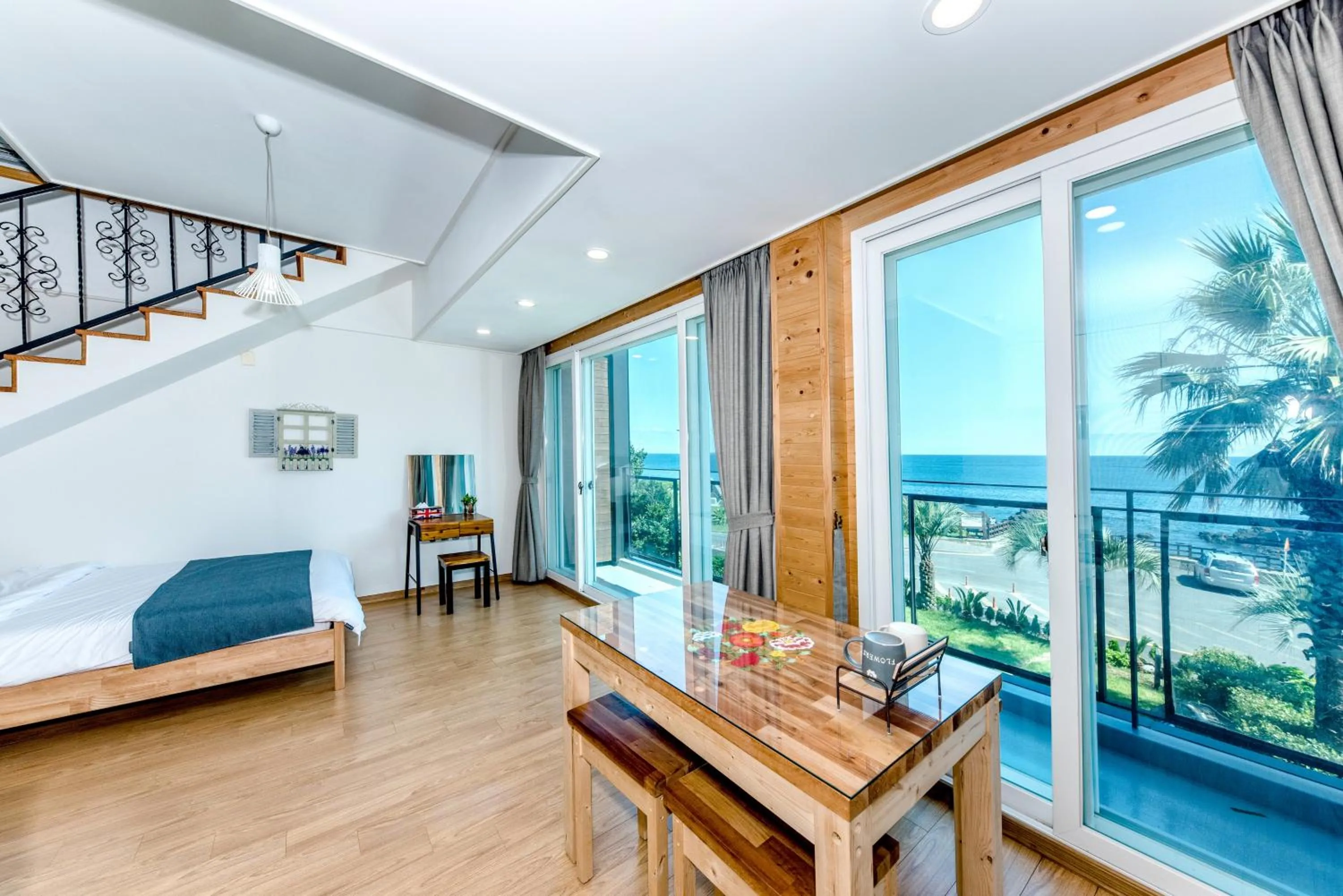 Duplex Studio in Jeju Aurum