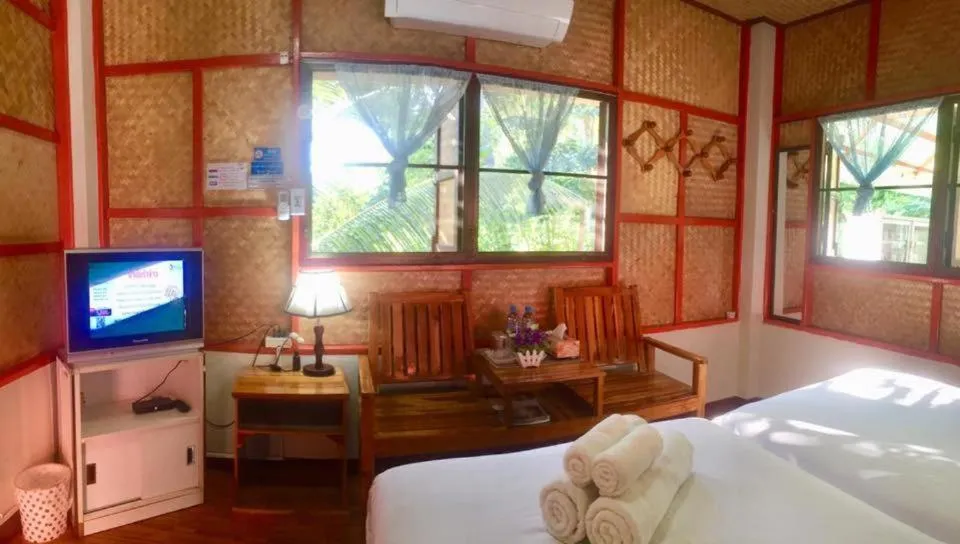 TV and multimedia, Bed in Yayee Homestay