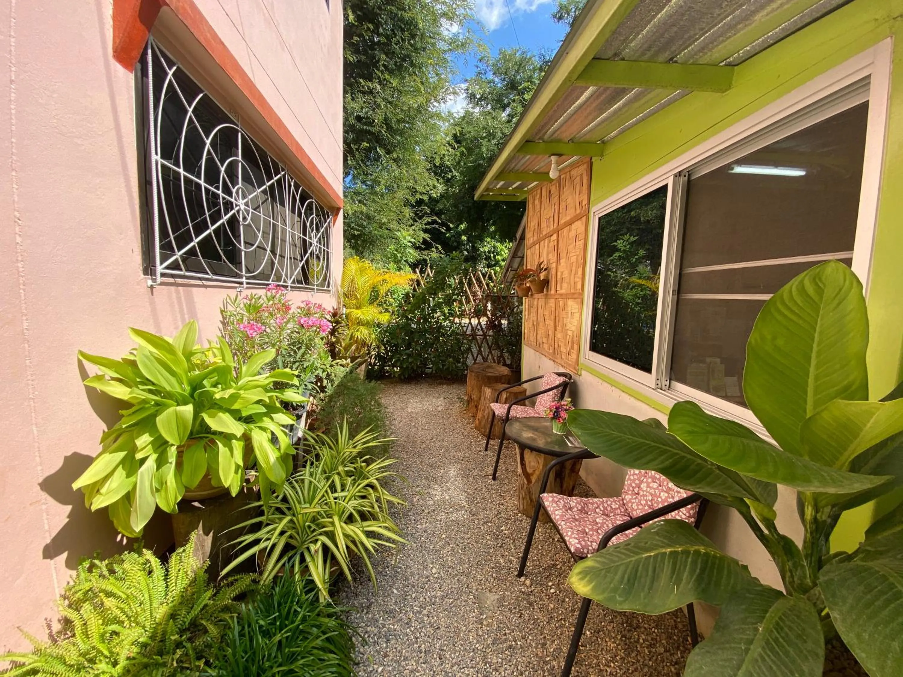 Restaurant/places to eat in Yayee Homestay