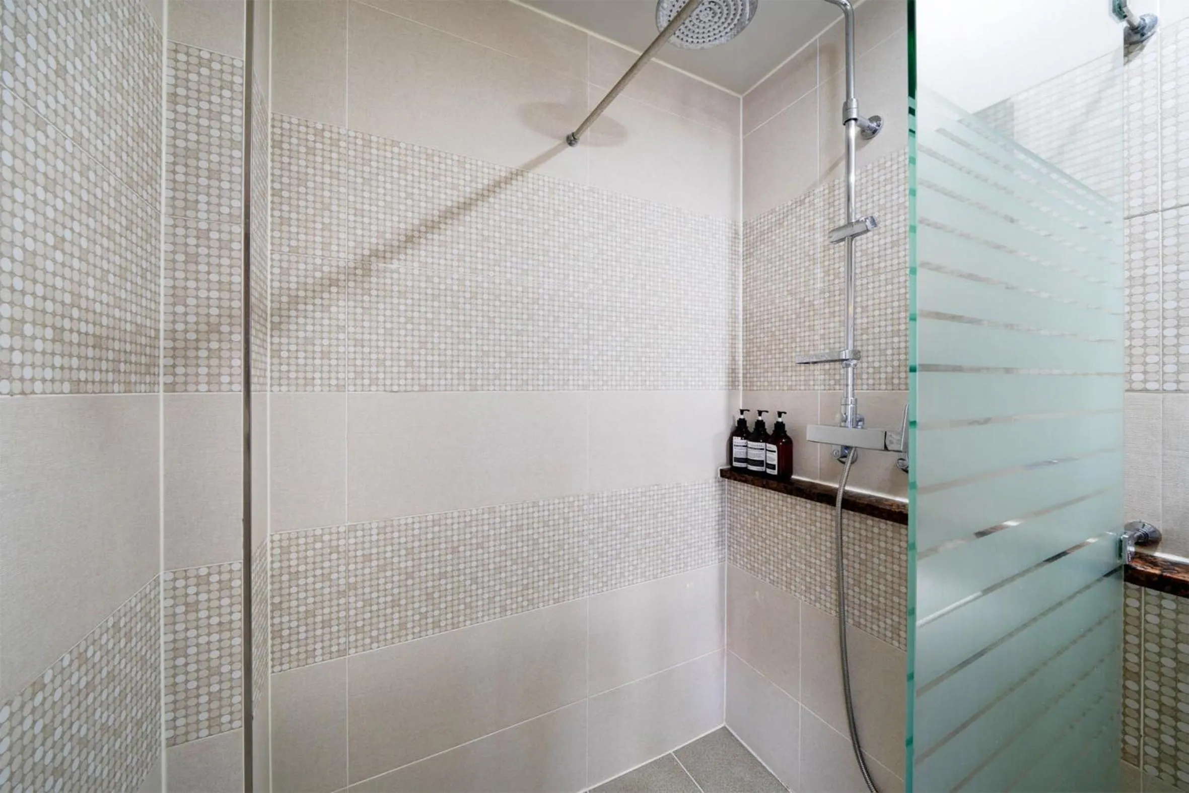 Shower in Nohyung Hotel