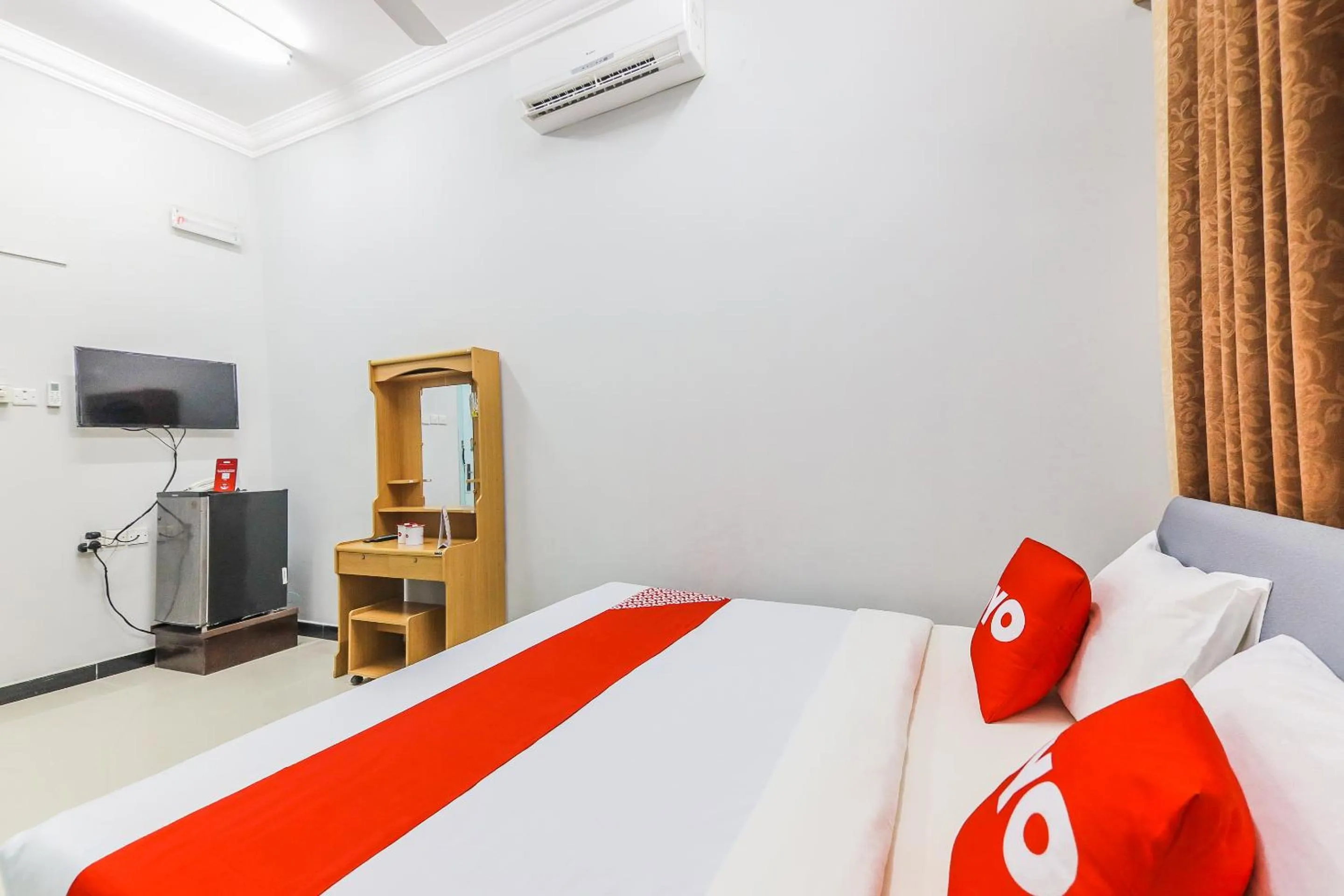 TV and multimedia, Bed in Super OYO 110 Ras Al Hadd Guest House