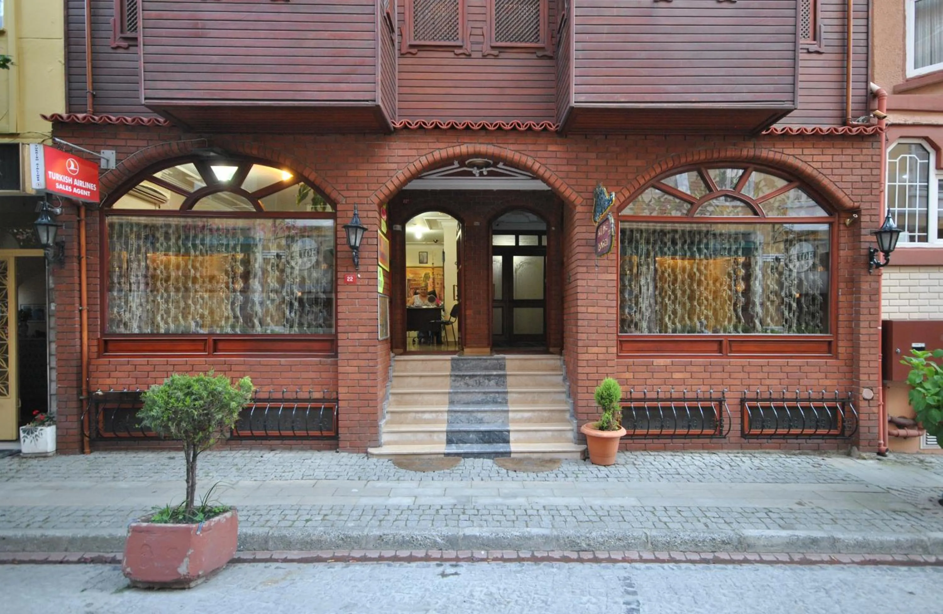 Facade/entrance in Side Hotel