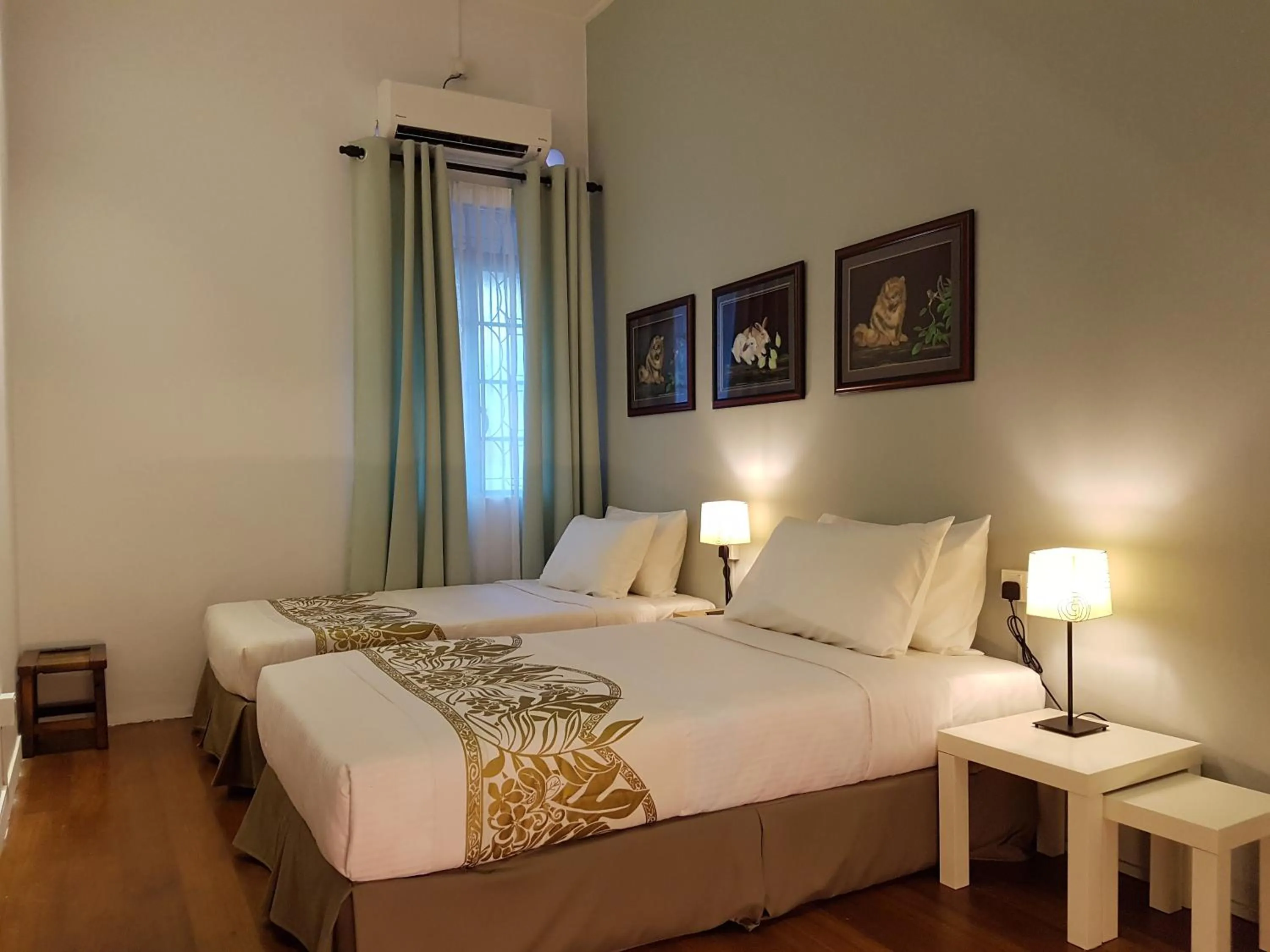 Bedroom, Bed in MY CHINAMAN'S HOME II