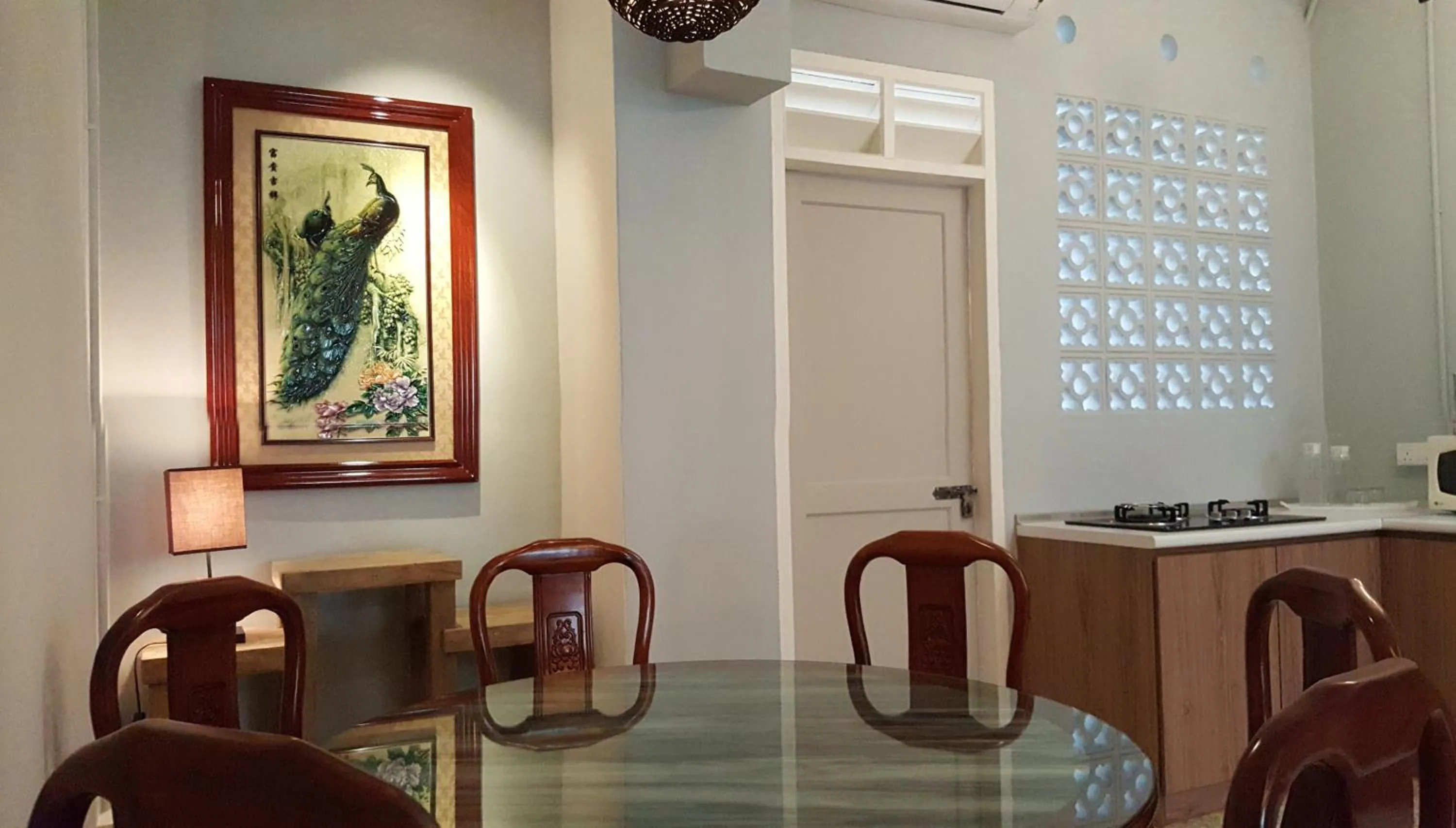 Kitchen or kitchenette in MY CHINAMAN'S HOME II