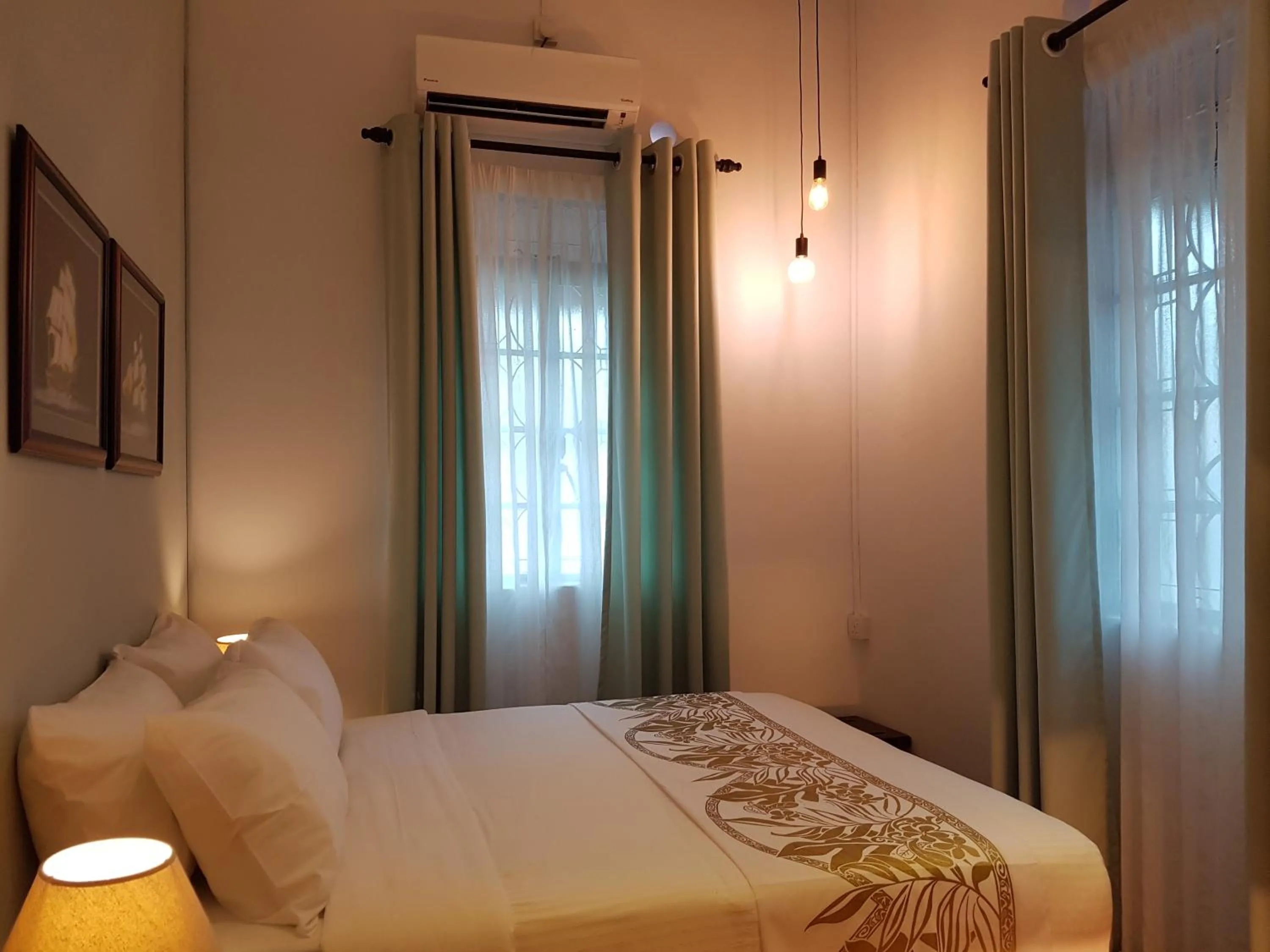 Bedroom, Bed in MY CHINAMAN'S HOME II