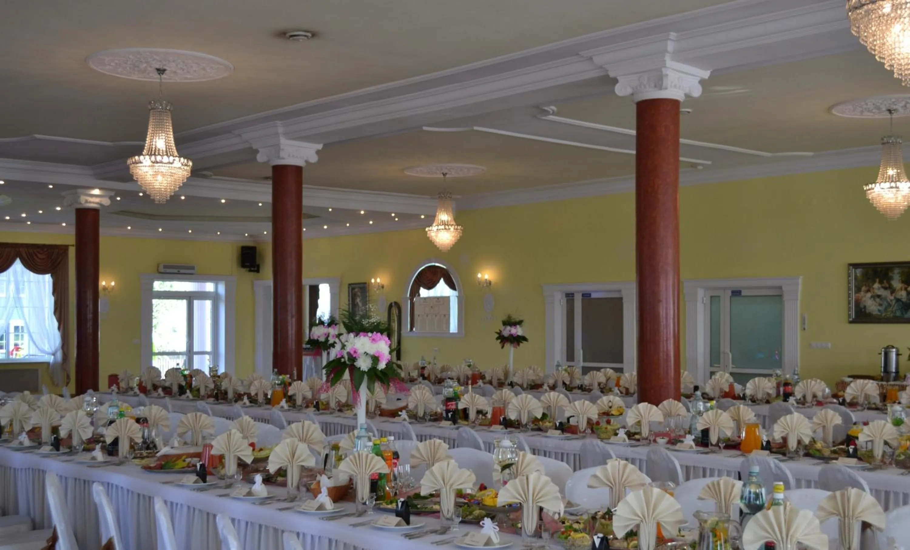 Banquet/Function facilities in Hotelik Karter