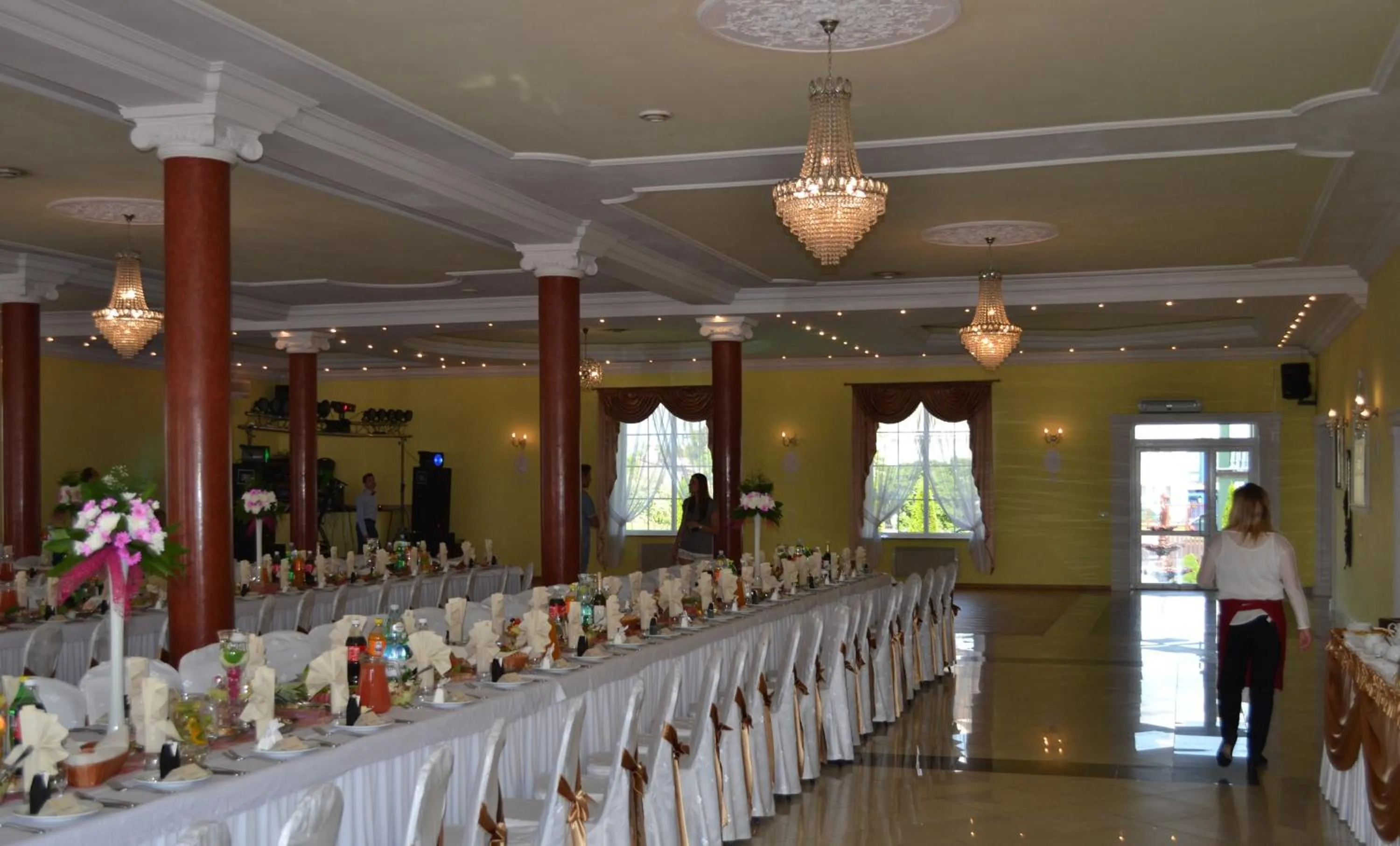 Banquet/Function facilities in Hotelik Karter