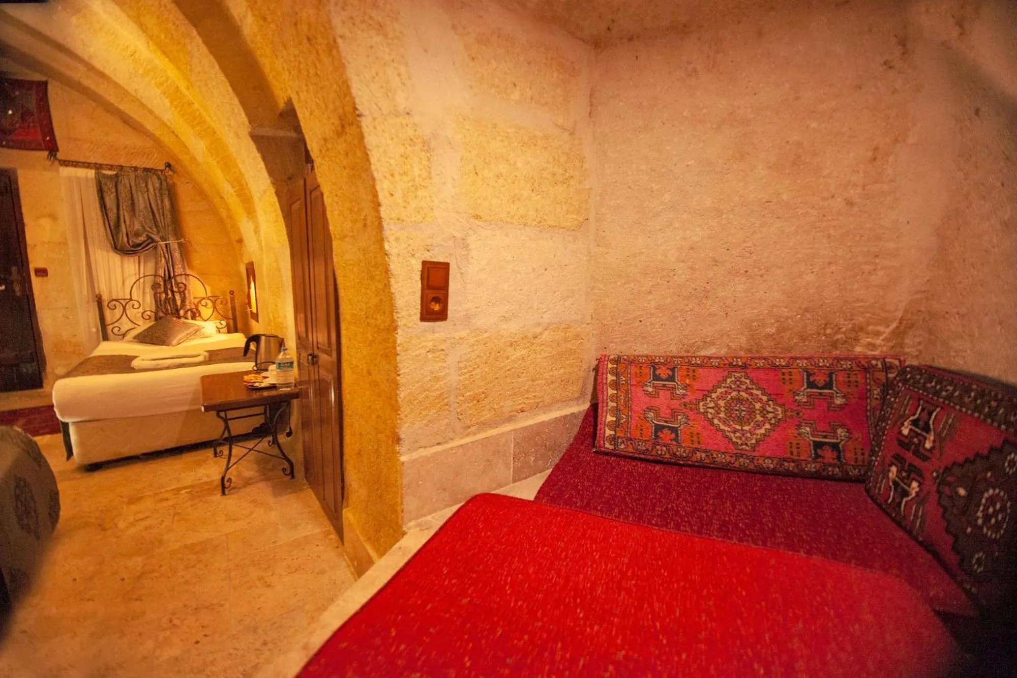 Seating area, Bed in Center Cave House