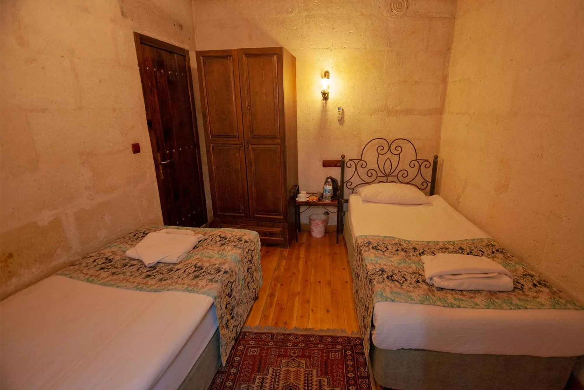 Photo of the whole room, Bed in Center Cave House