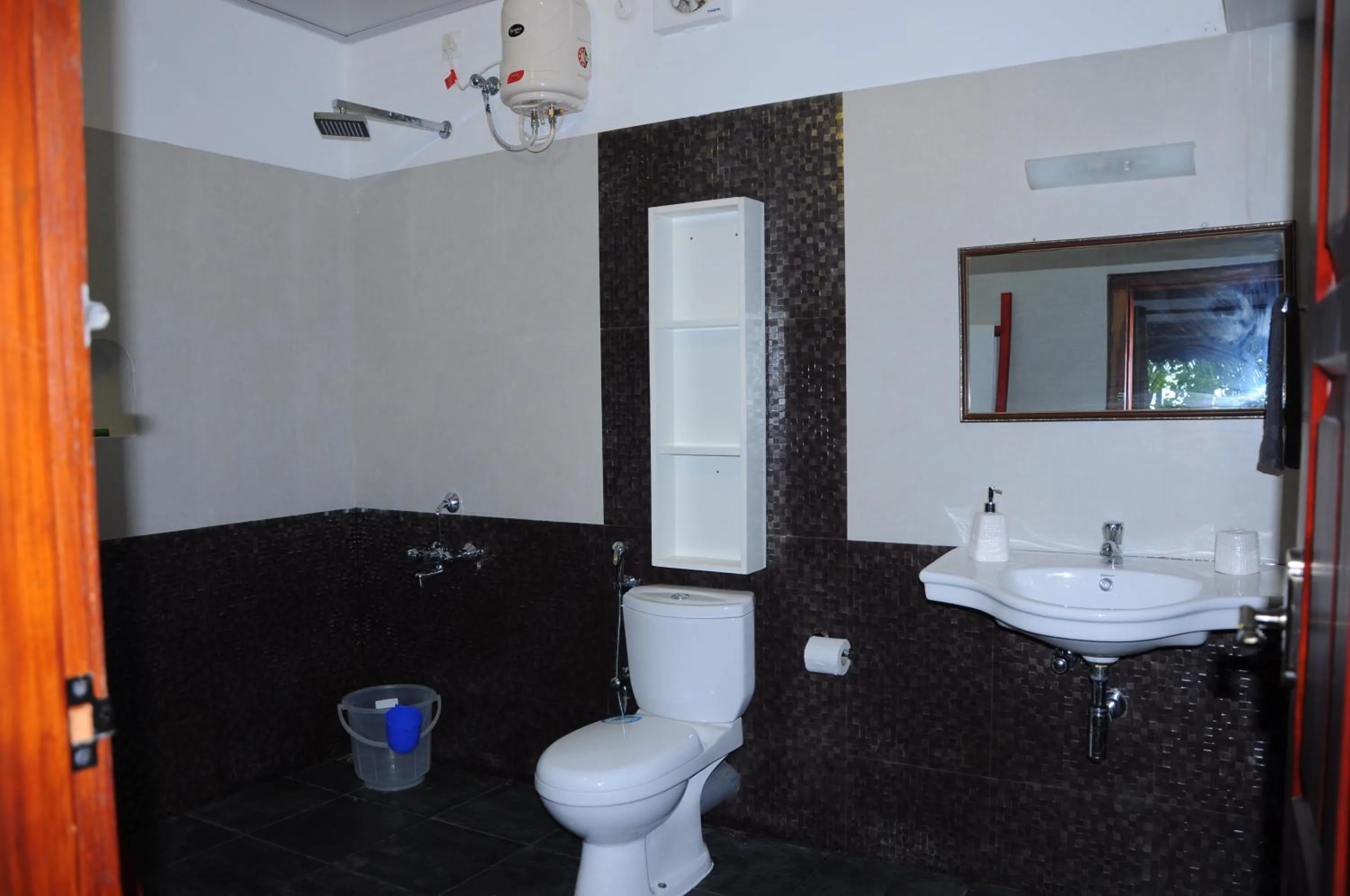 Toilet in Alleppey Beach Garden