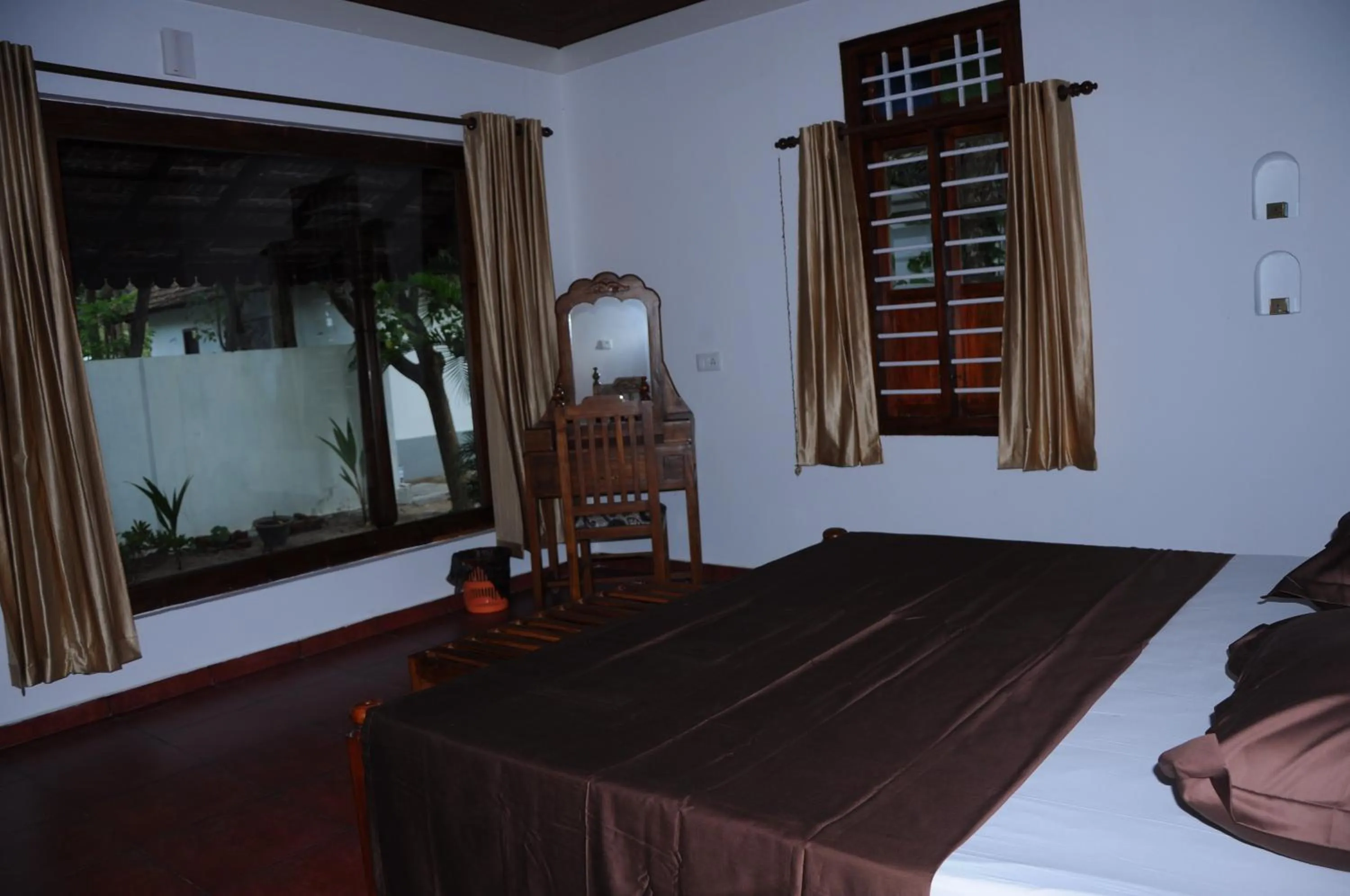 Photo of the whole room, Bed in Alleppey Beach Garden