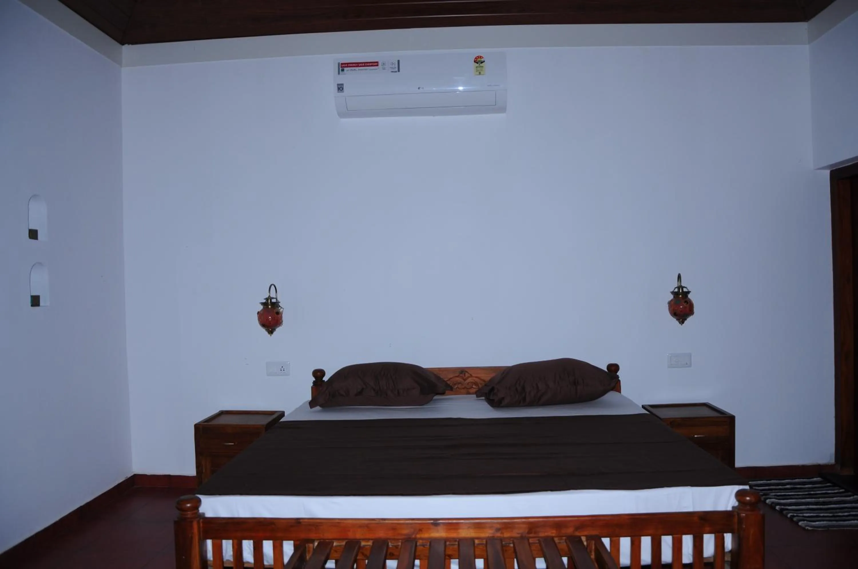 Photo of the whole room, Bed in Alleppey Beach Garden