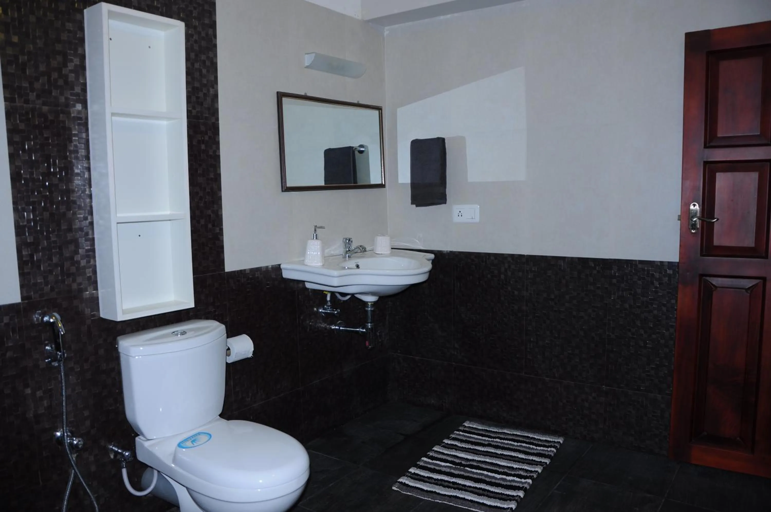 Toilet in Alleppey Beach Garden