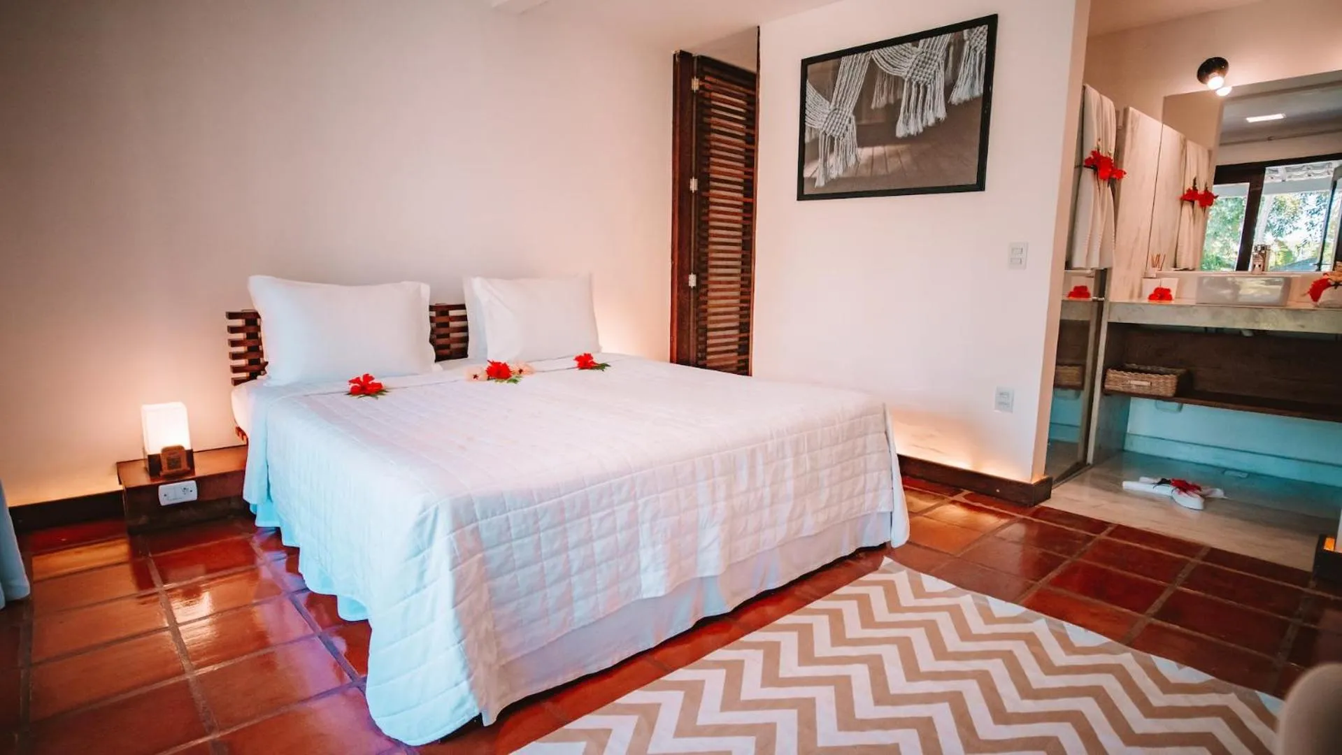 Bedroom in Madeiro Beach Hotel