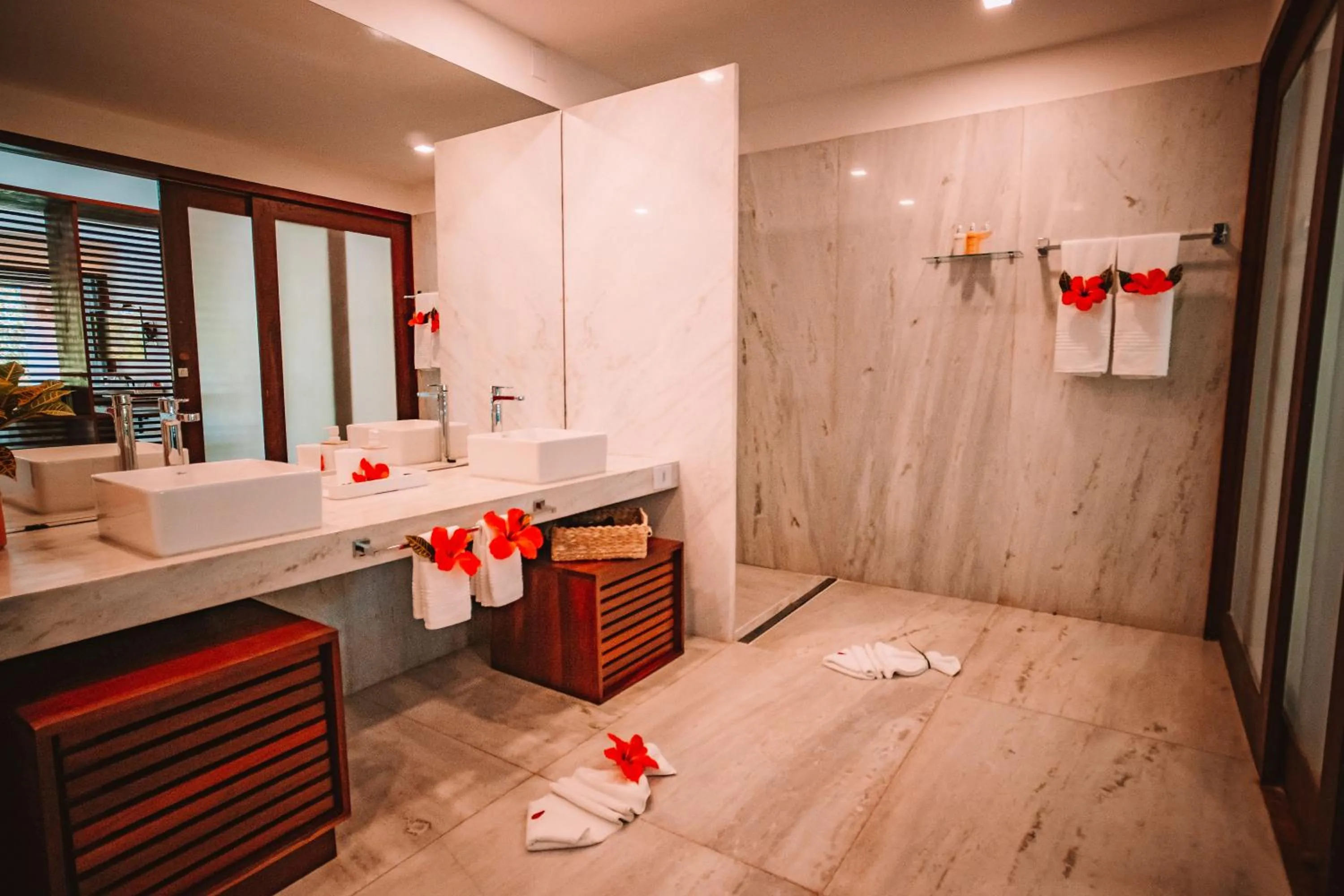 Bathroom in Madeiro Beach Hotel