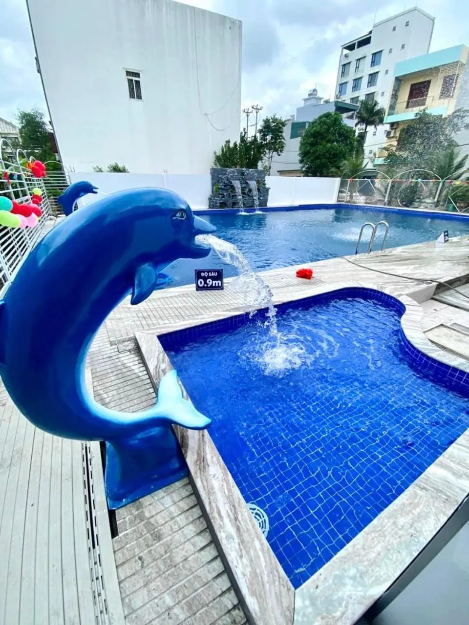 Swimming pool in Thuan Thanh Hotel