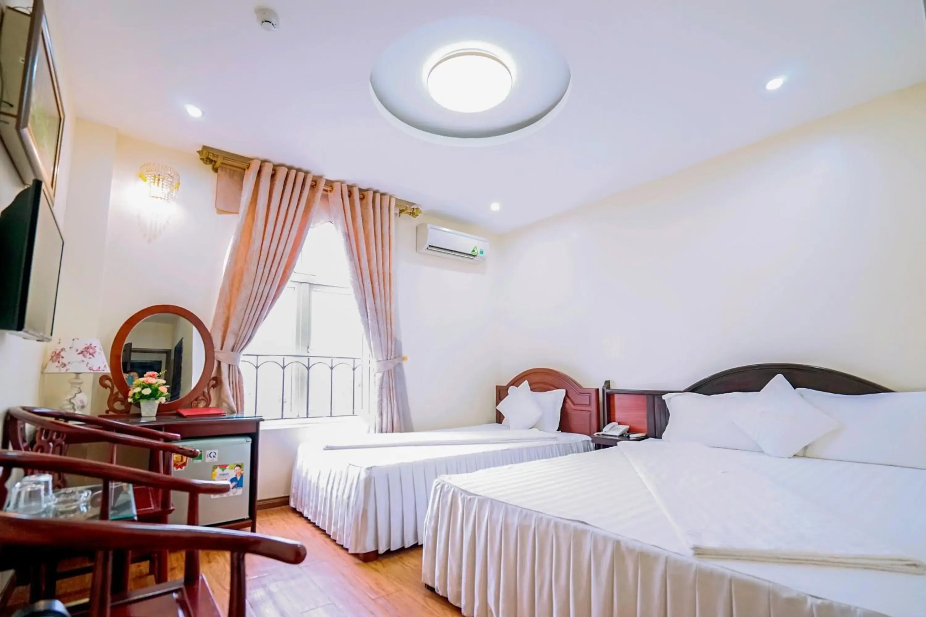 Triple Room with Pool View in Thuan Thanh Hotel Triple Room with Pool View in Thuan Thanh Hotel