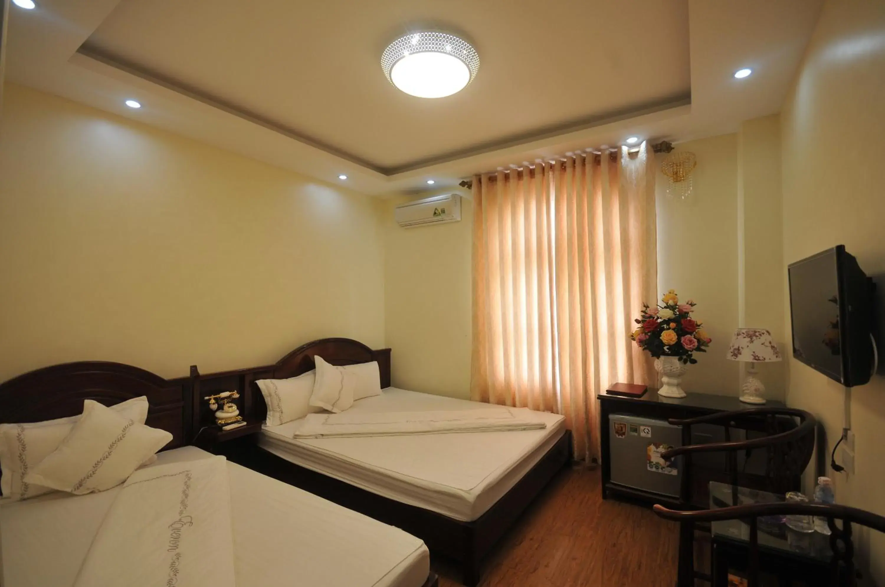 Twin Room with City View in Thuan Thanh Hotel Twin Room with City View in Thuan Thanh Hotel