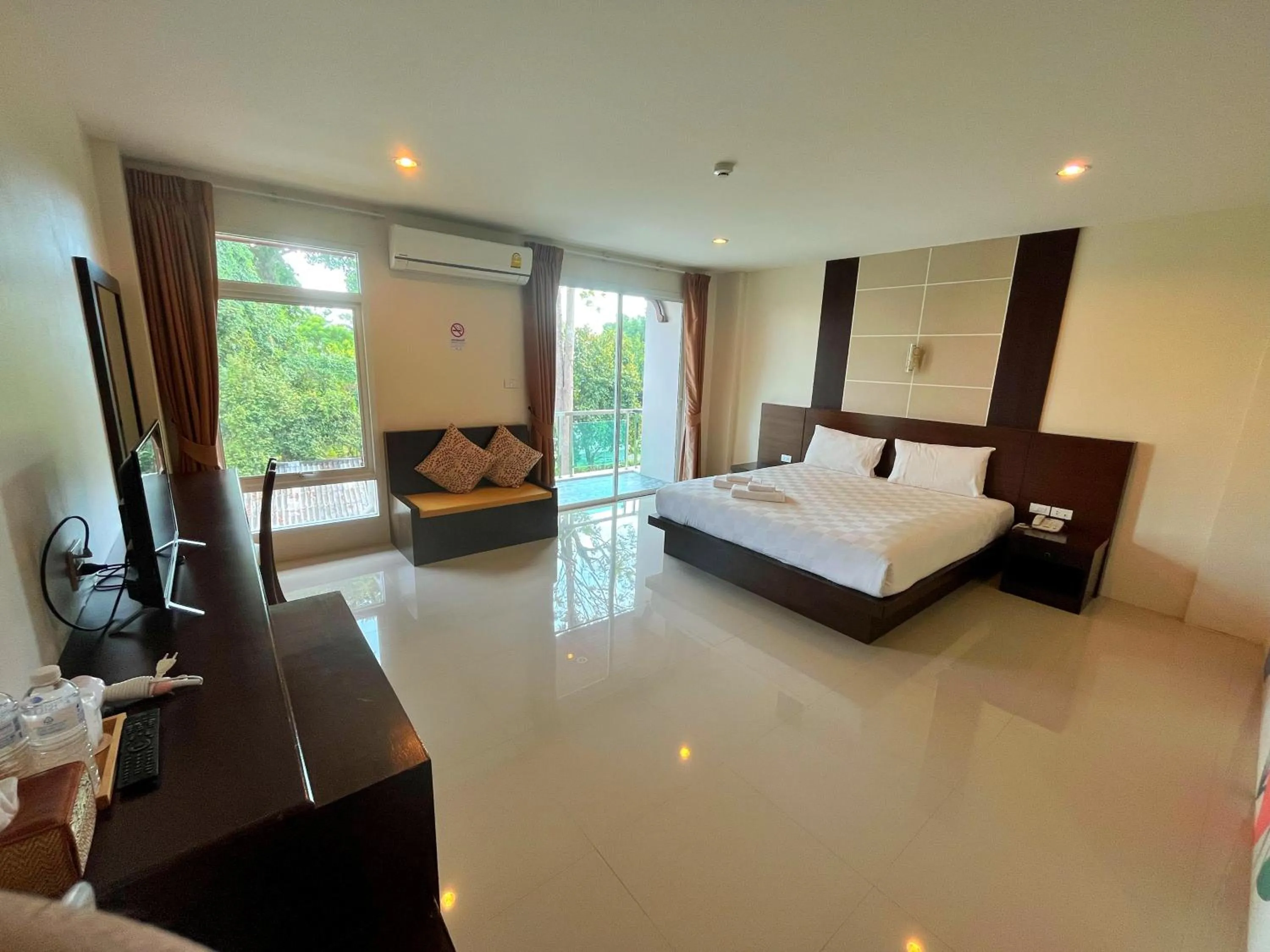 Bed in Peak Boutique City Hotel Krabi