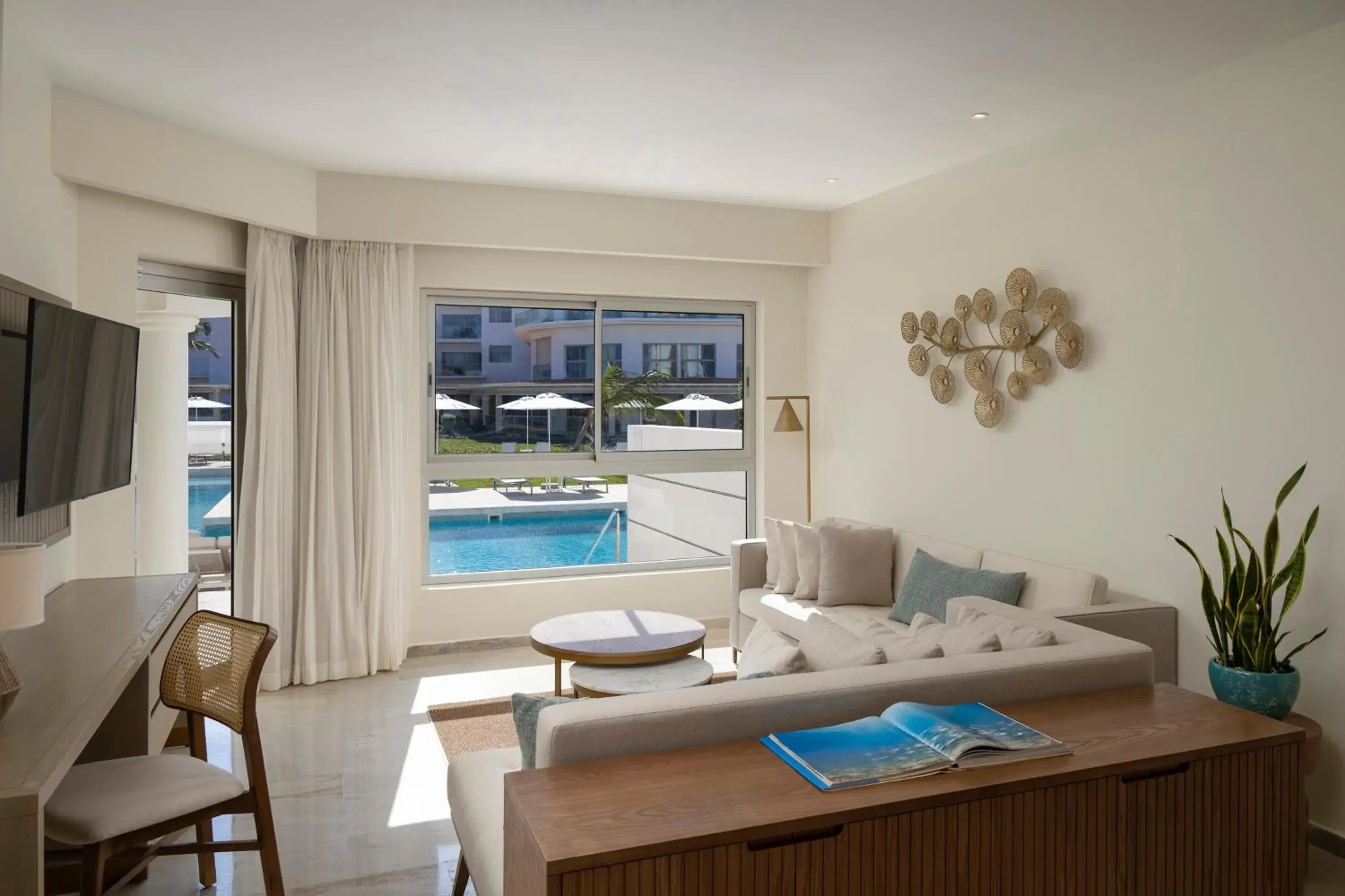 Master Suite Swimup - single occupancy in Paradisus Palma Real Golf & Spa Resort All Inclusive Master Suite Swimup - single occupancy in Paradisus Palma Real Golf & Spa Resort All Inclusive